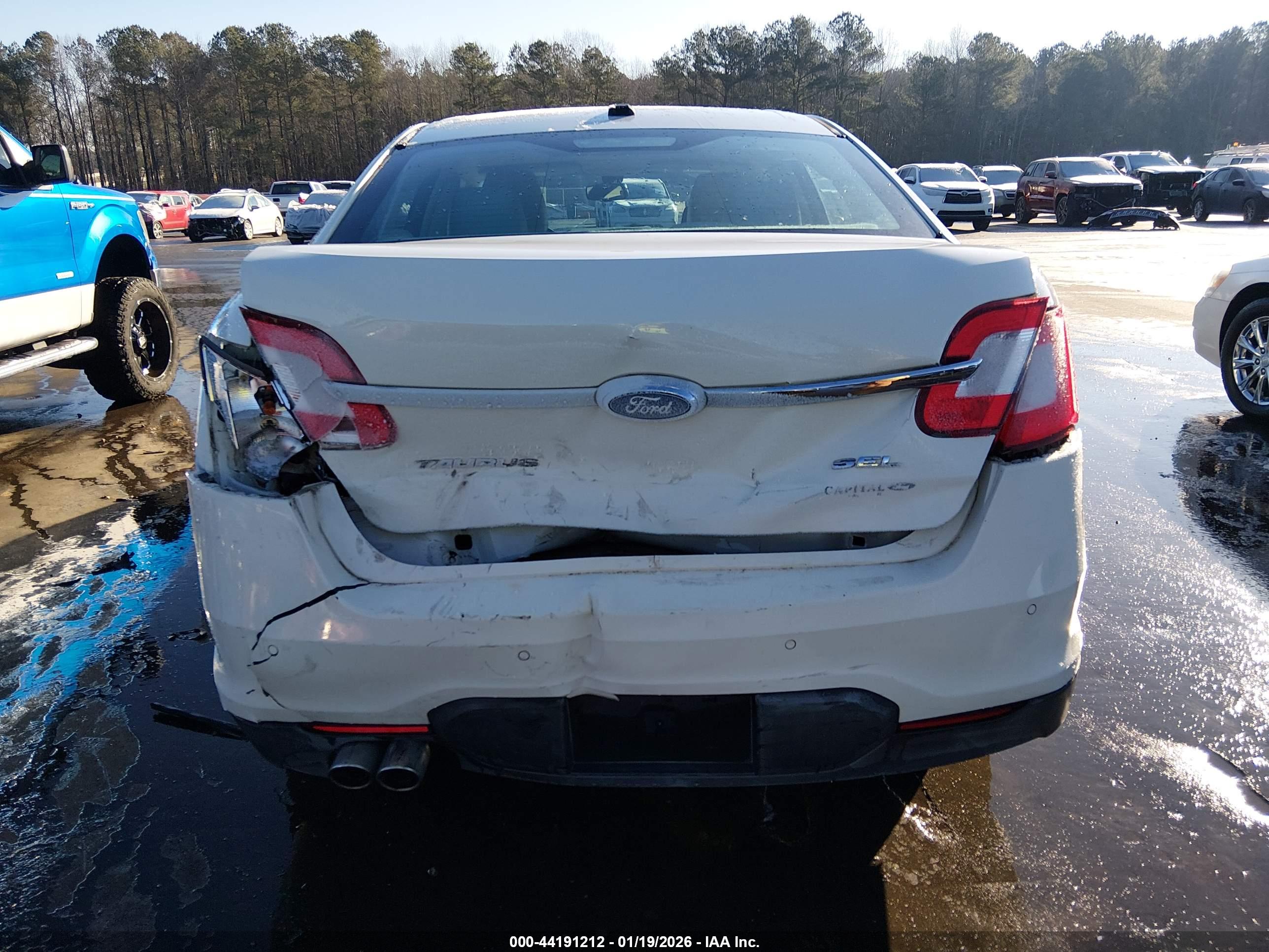 FORD TAURUS image 6