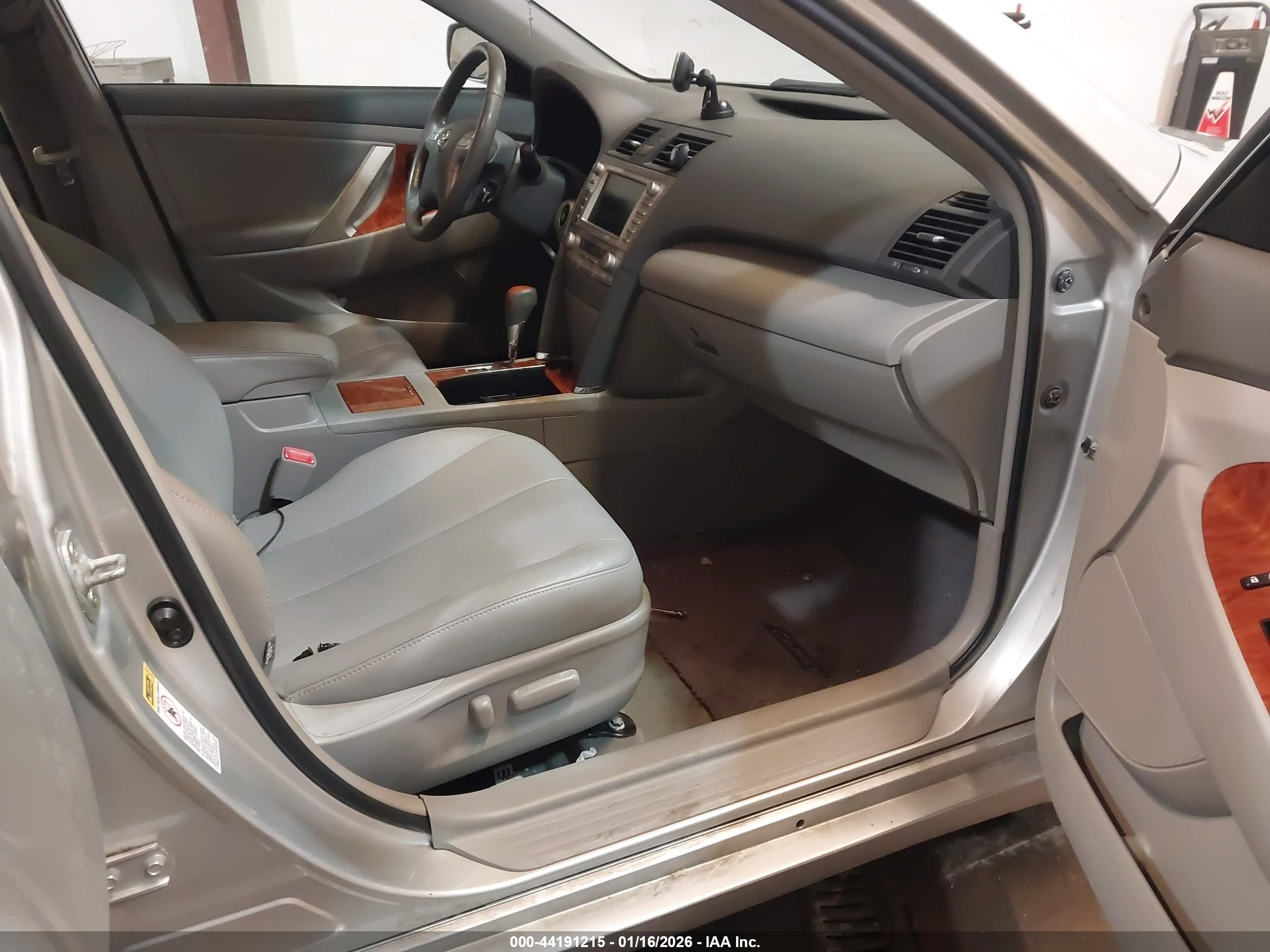 TOYOTA CAMRY image 5