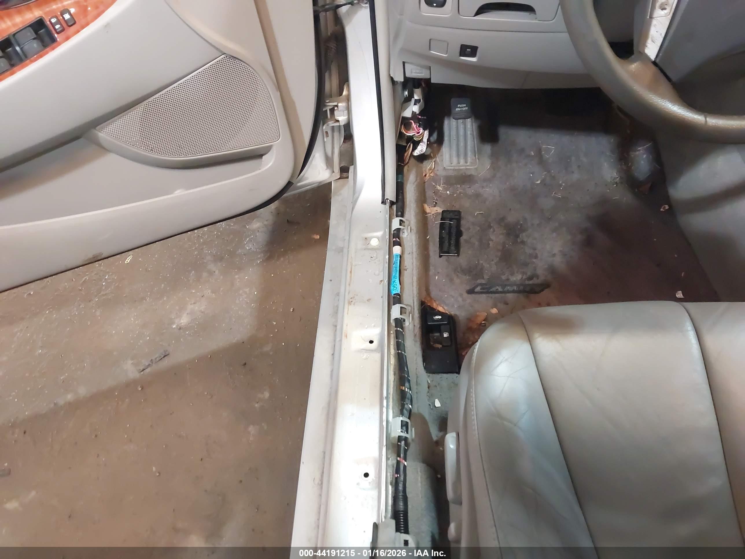 TOYOTA CAMRY image 6