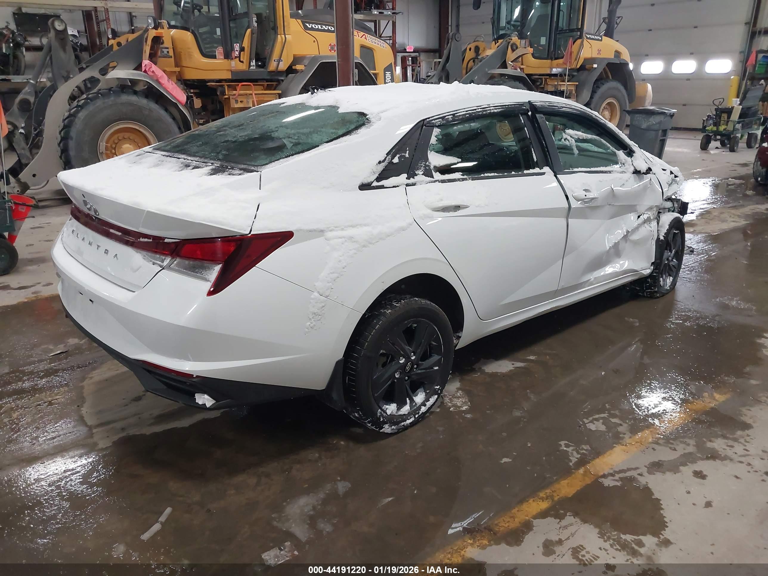HYUNDAI ELANTRA image 4