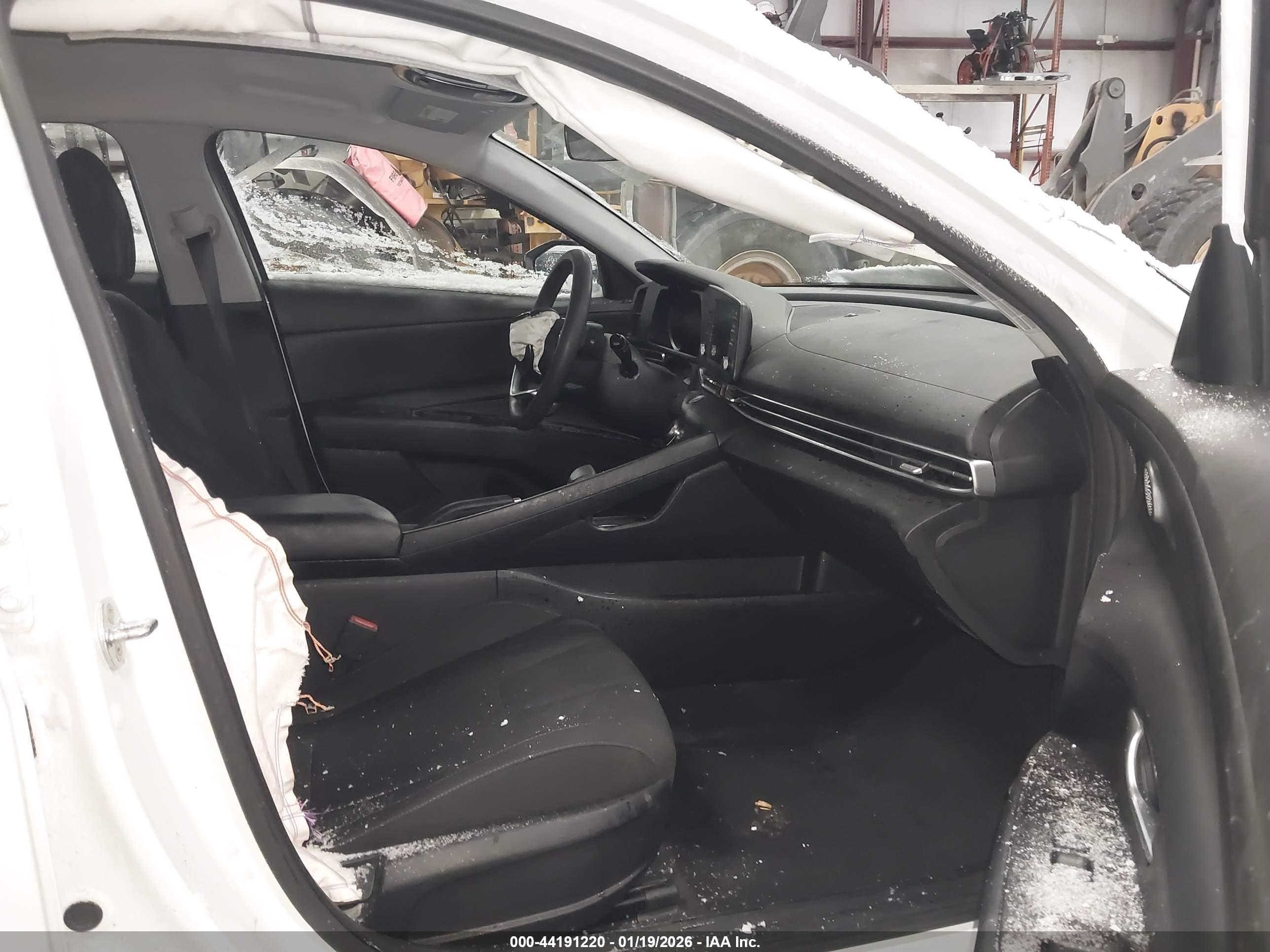 HYUNDAI ELANTRA image 5