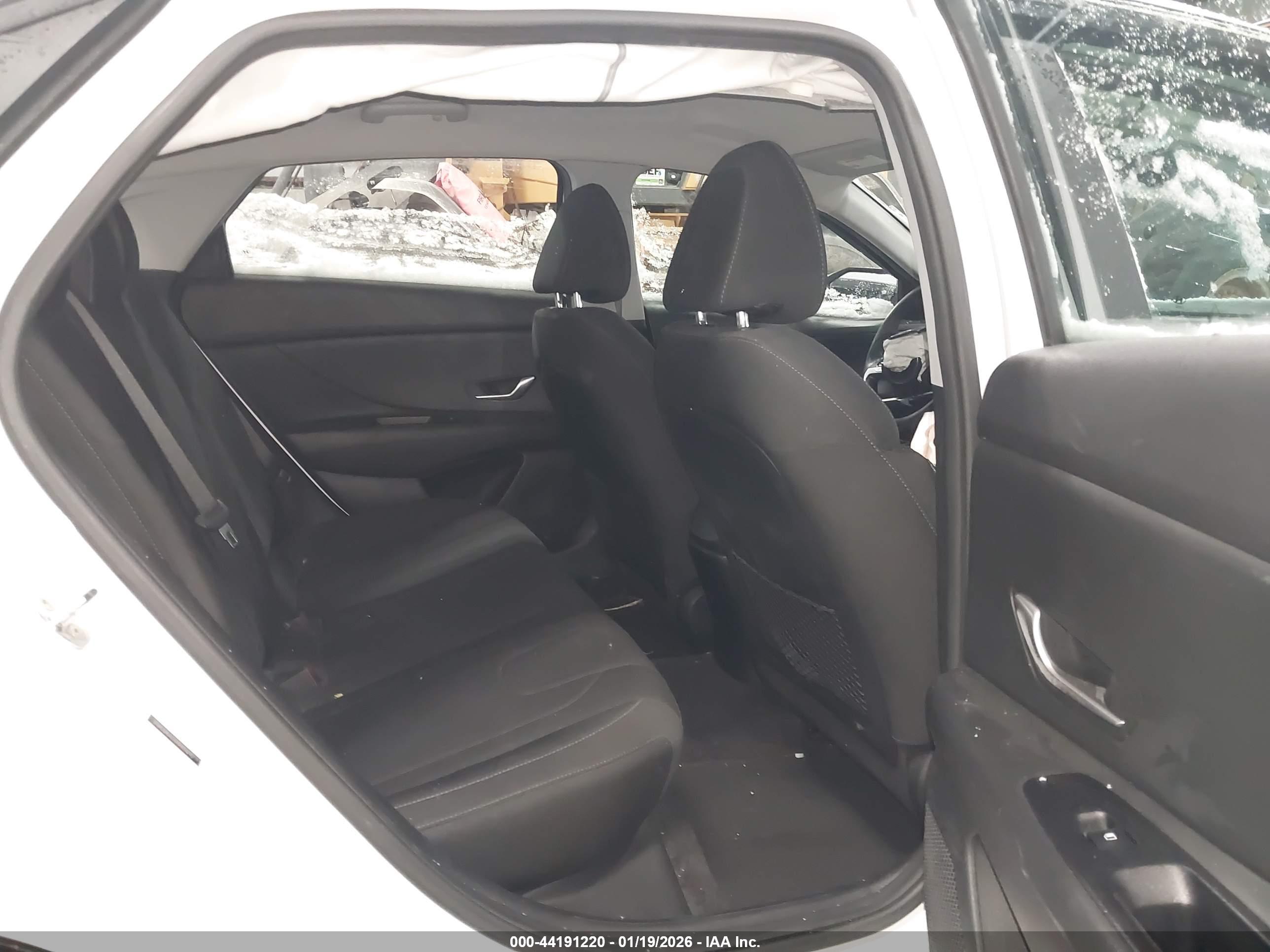 HYUNDAI ELANTRA image 8