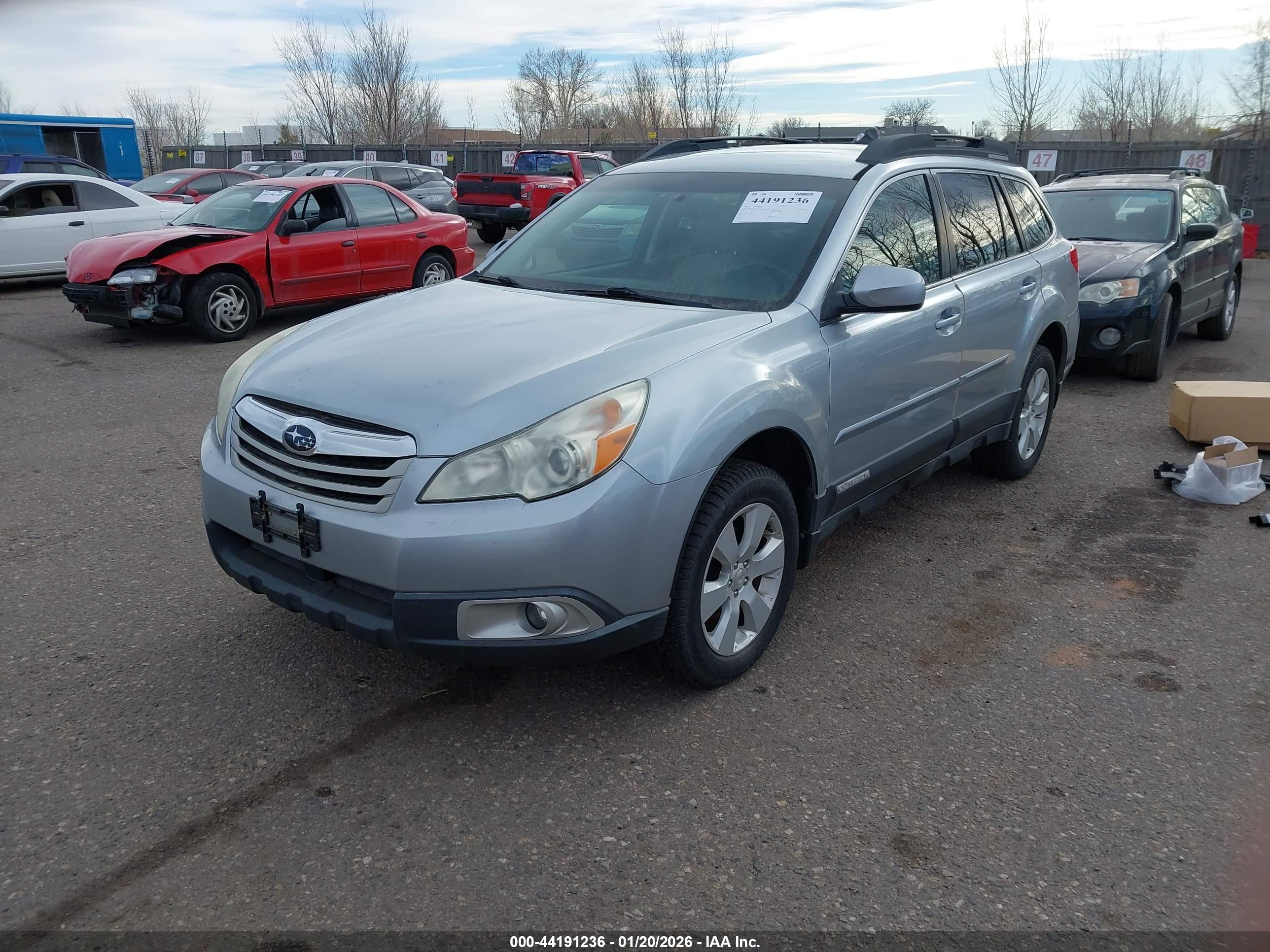 SUBARU OUTBACK image 2