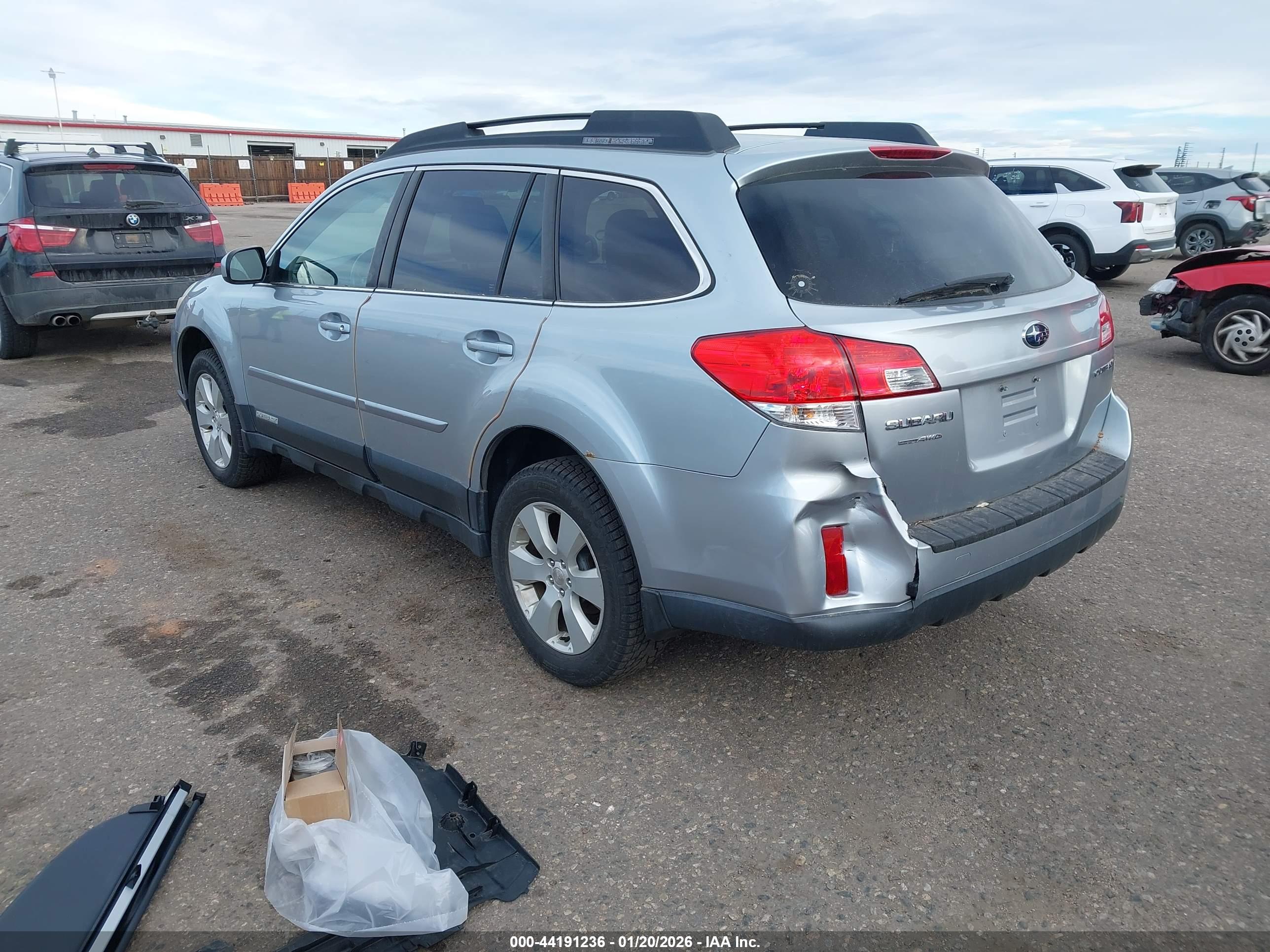 SUBARU OUTBACK image 3