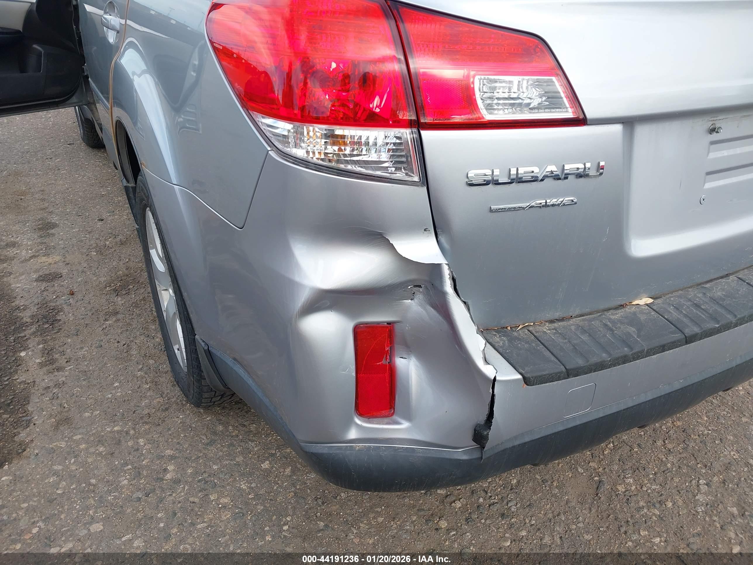 SUBARU OUTBACK image 6