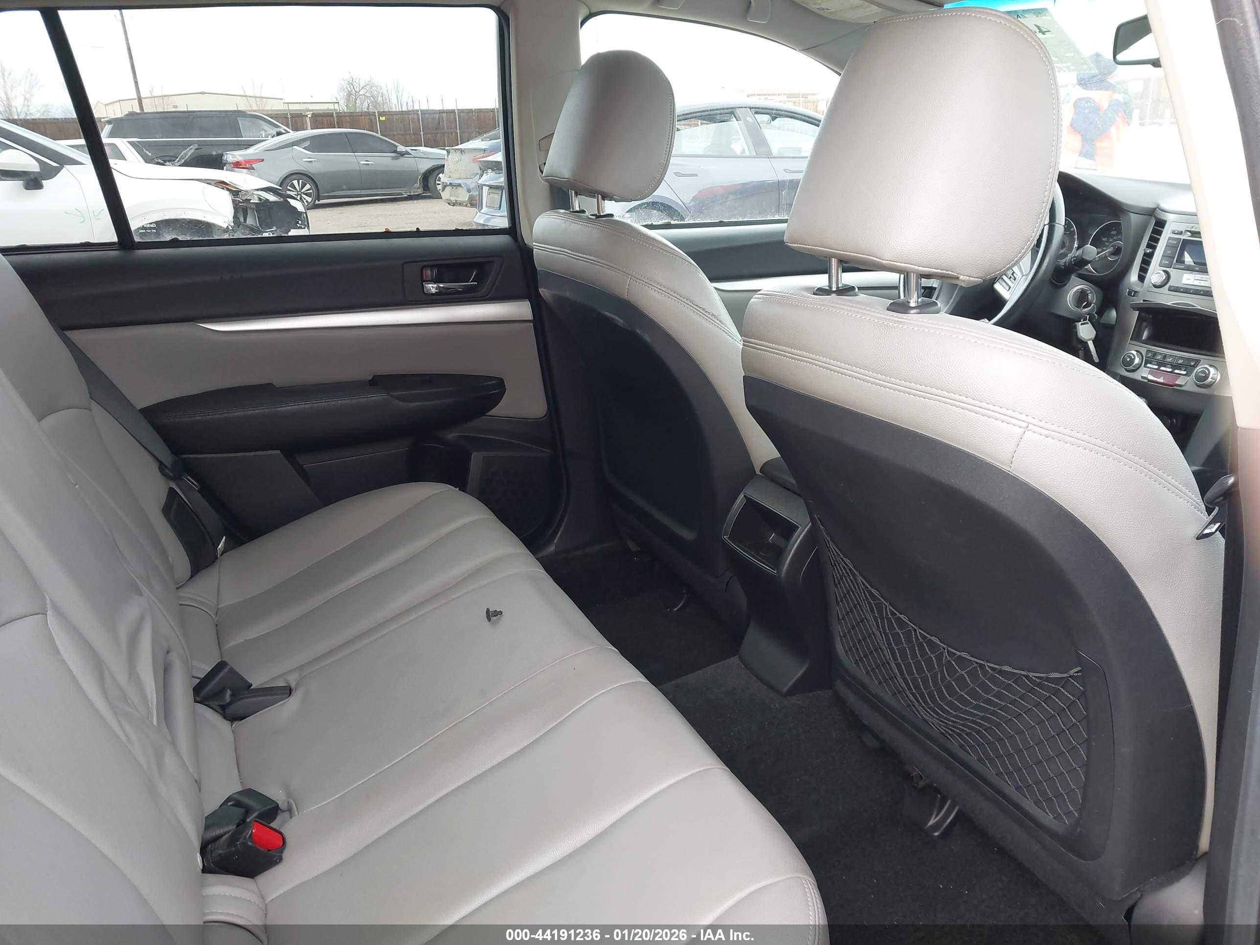 SUBARU OUTBACK image 8