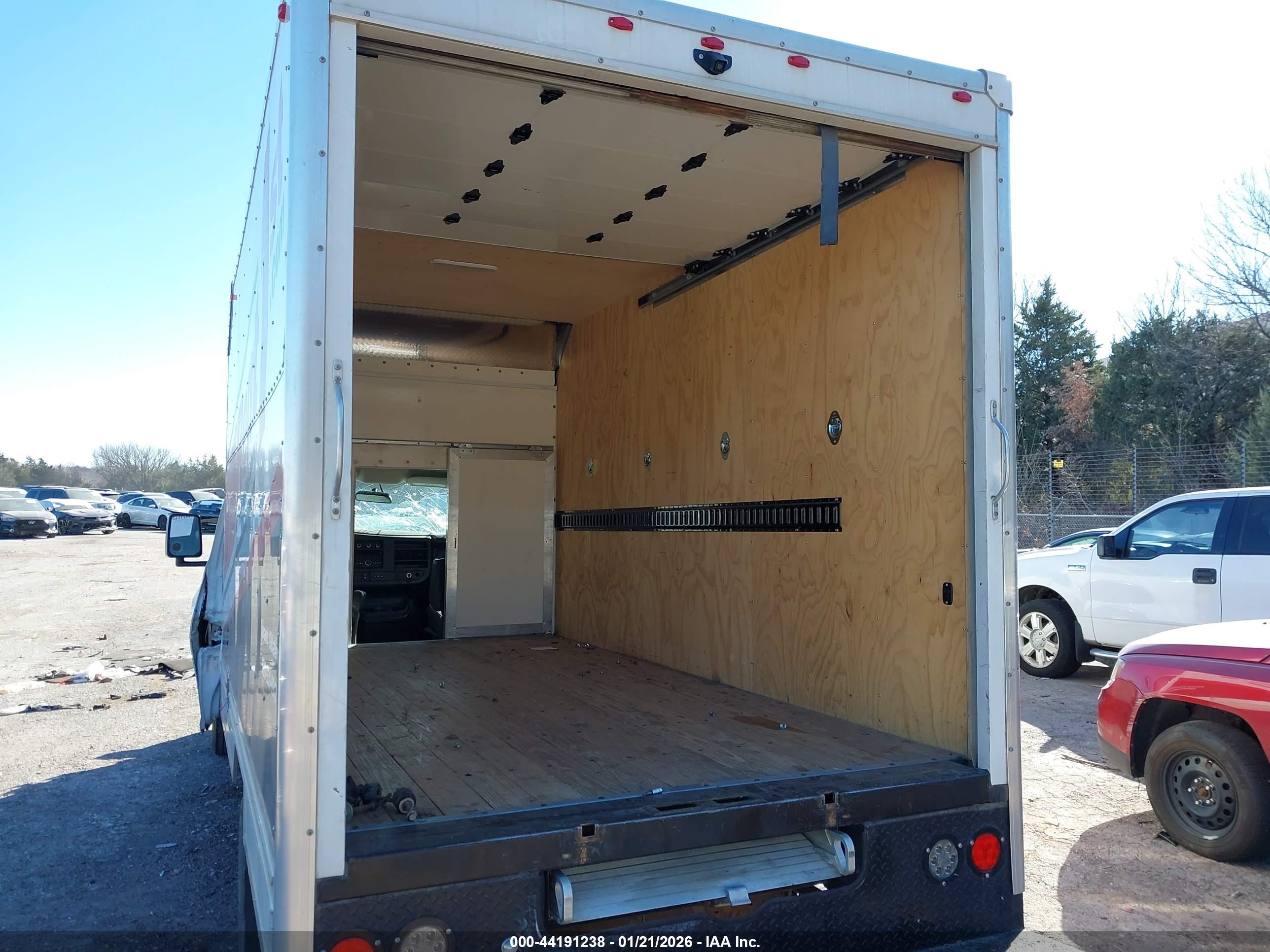 CHEVROLET EXPRESS image 7