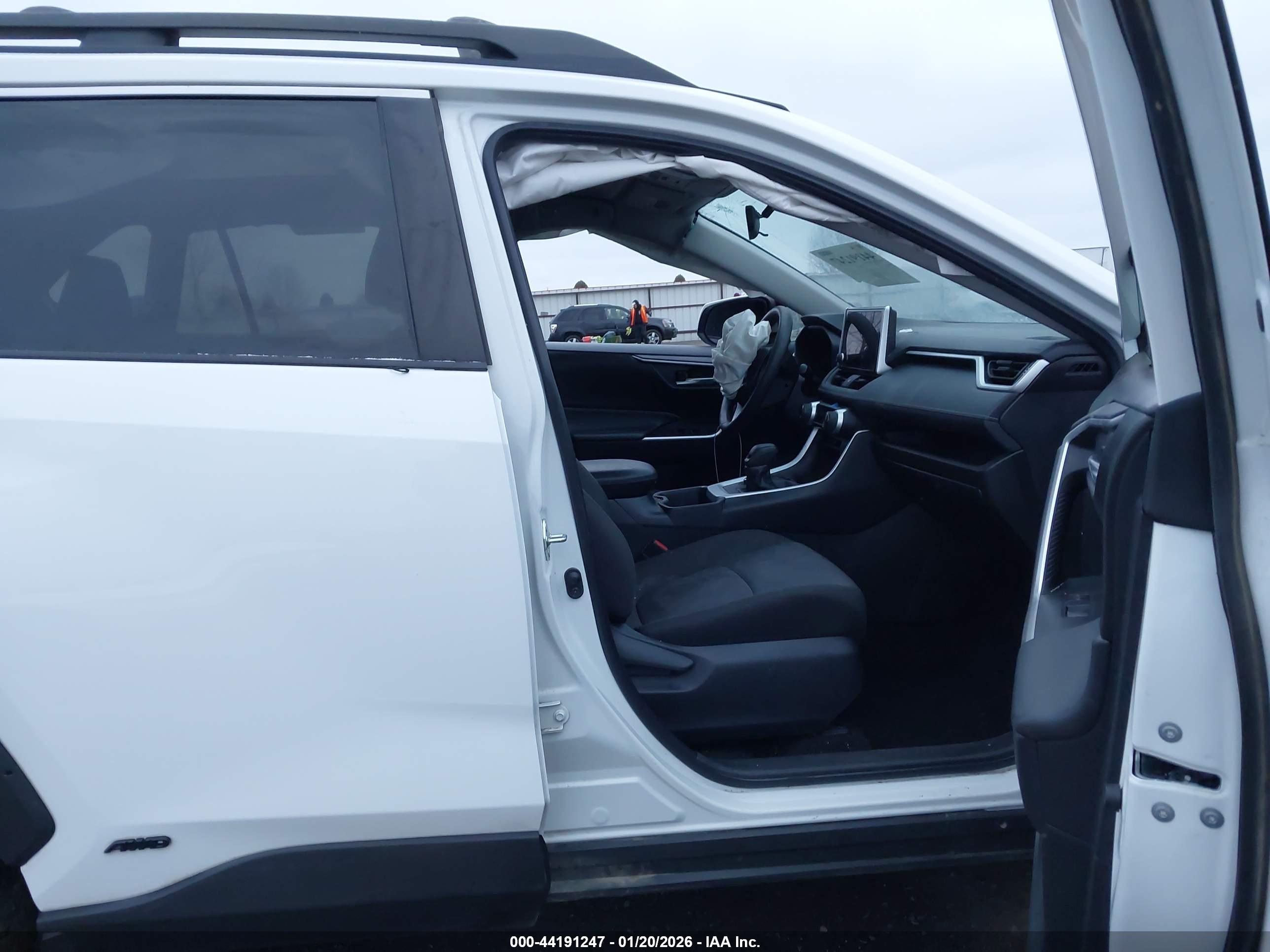 TOYOTA RAV4 image 5