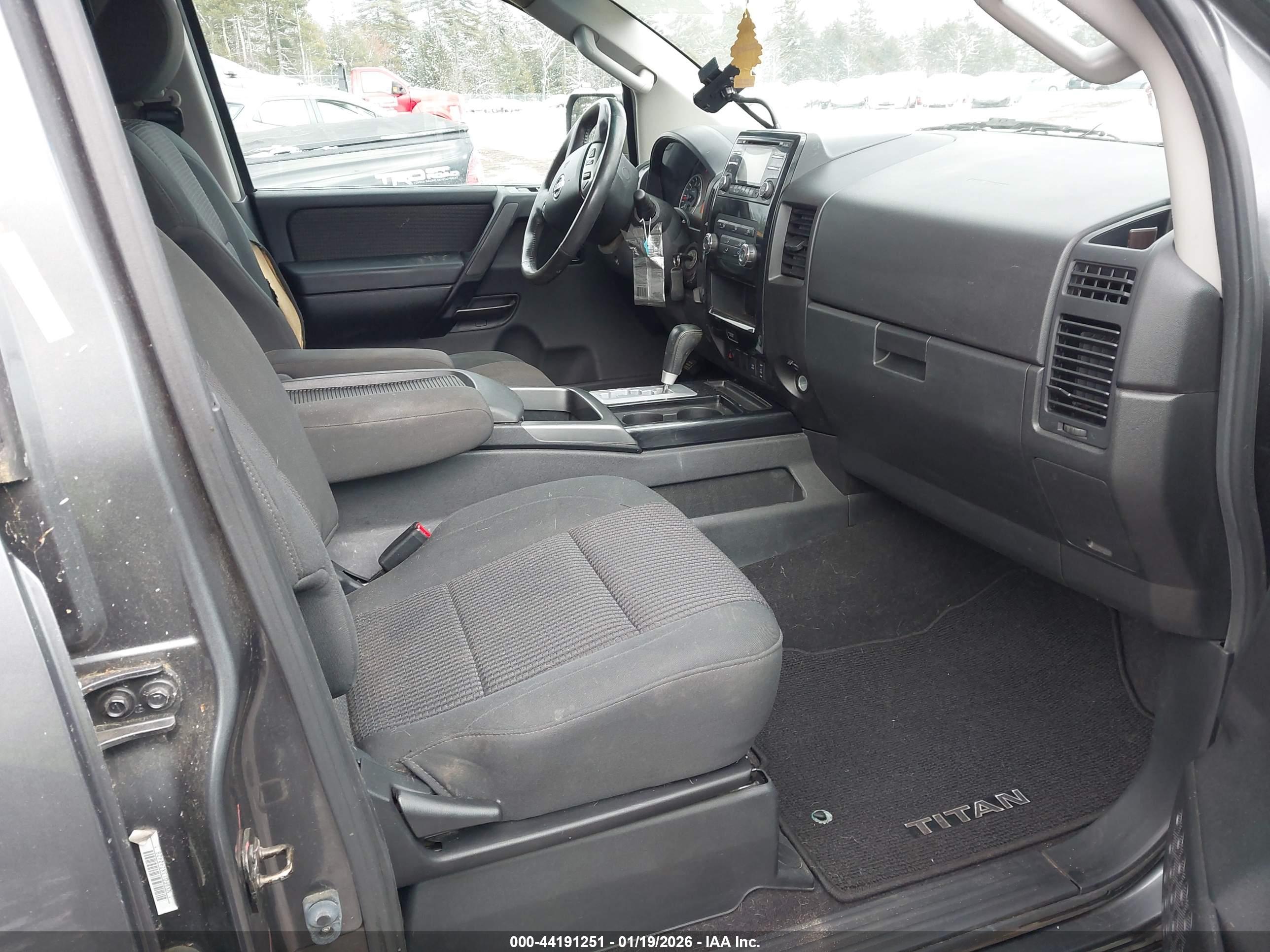 NISSAN TITAN image 5