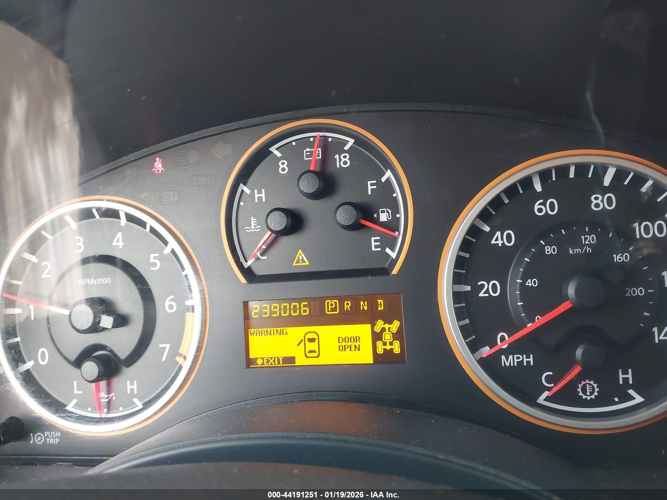 NISSAN TITAN image 7