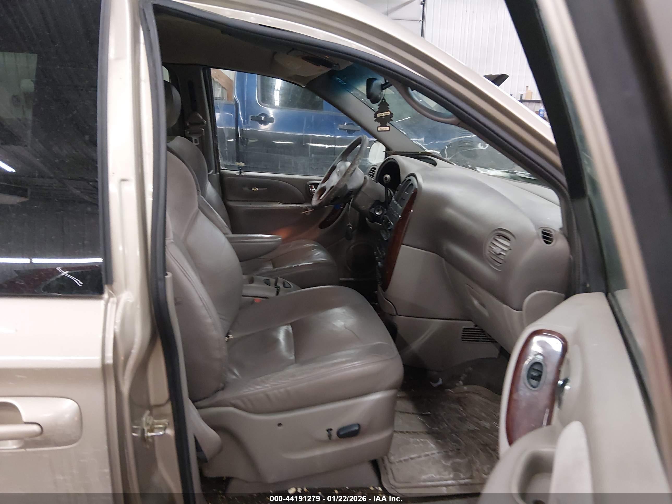 CHRYSLER TOWN image 5