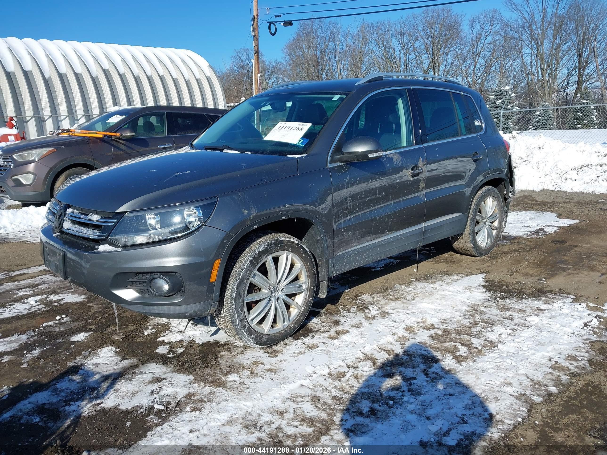VOLKSWAGEN TIGUAN image 2