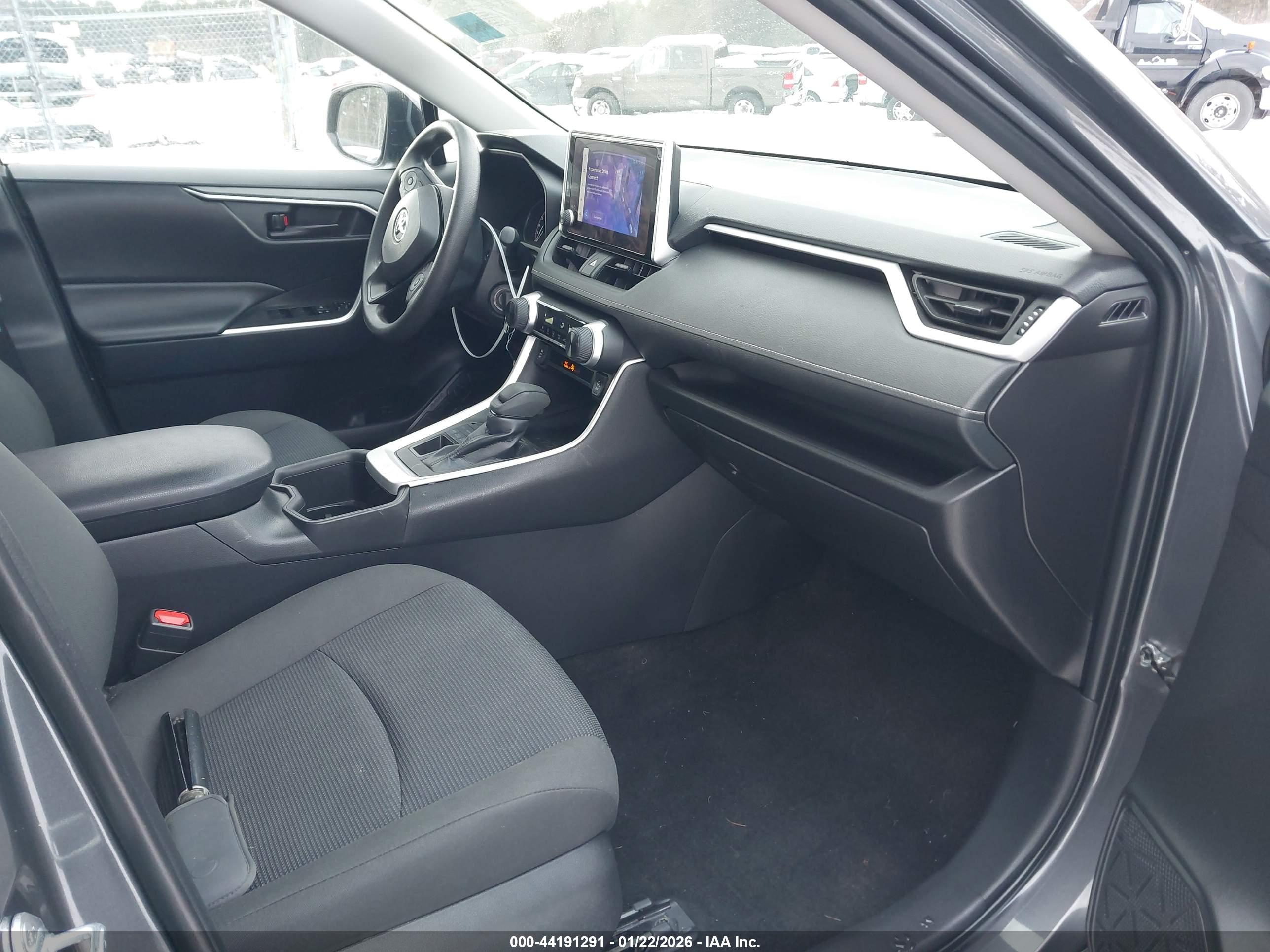 TOYOTA RAV4 image 5