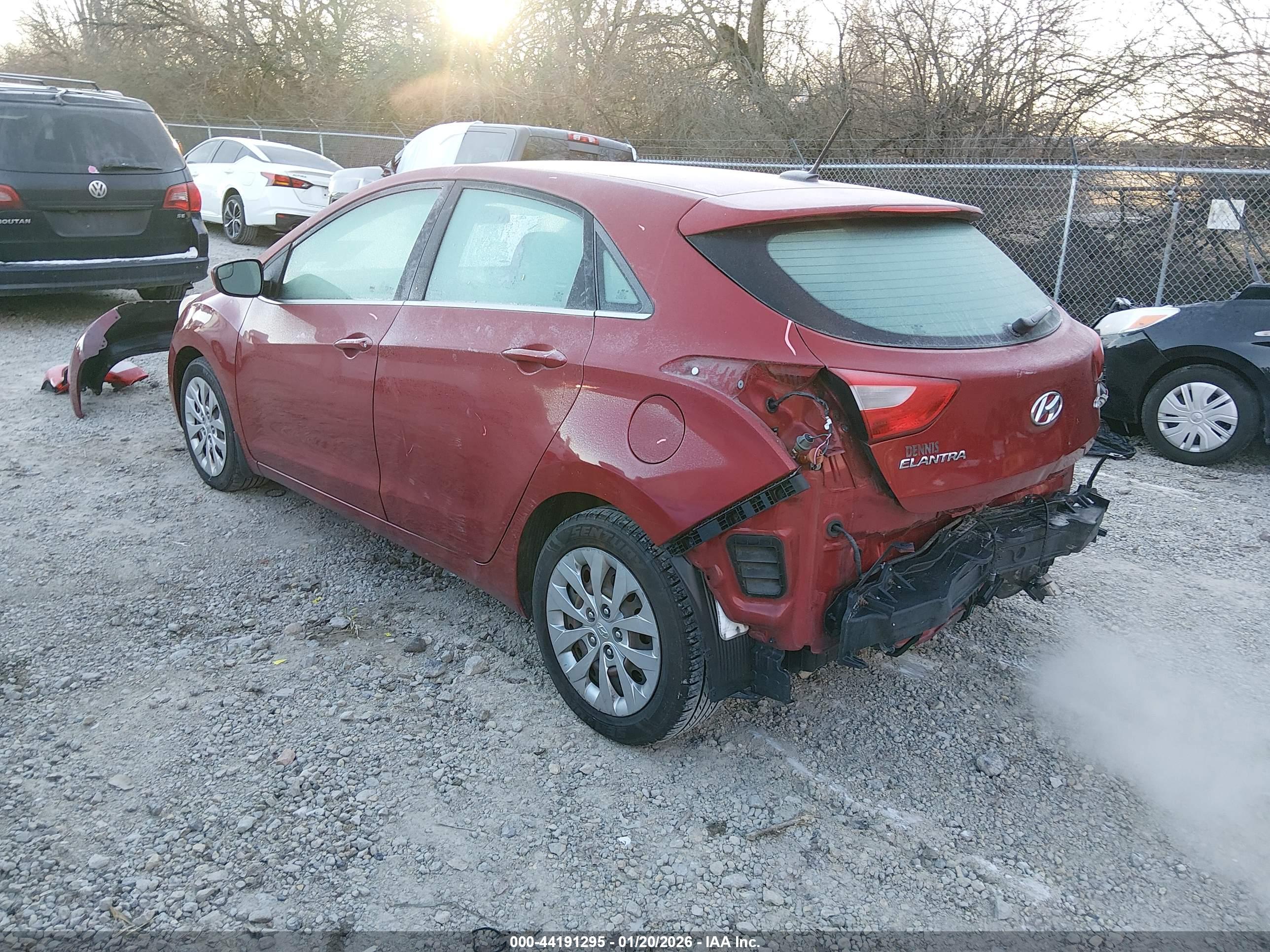 HYUNDAI ELANTRA image 3