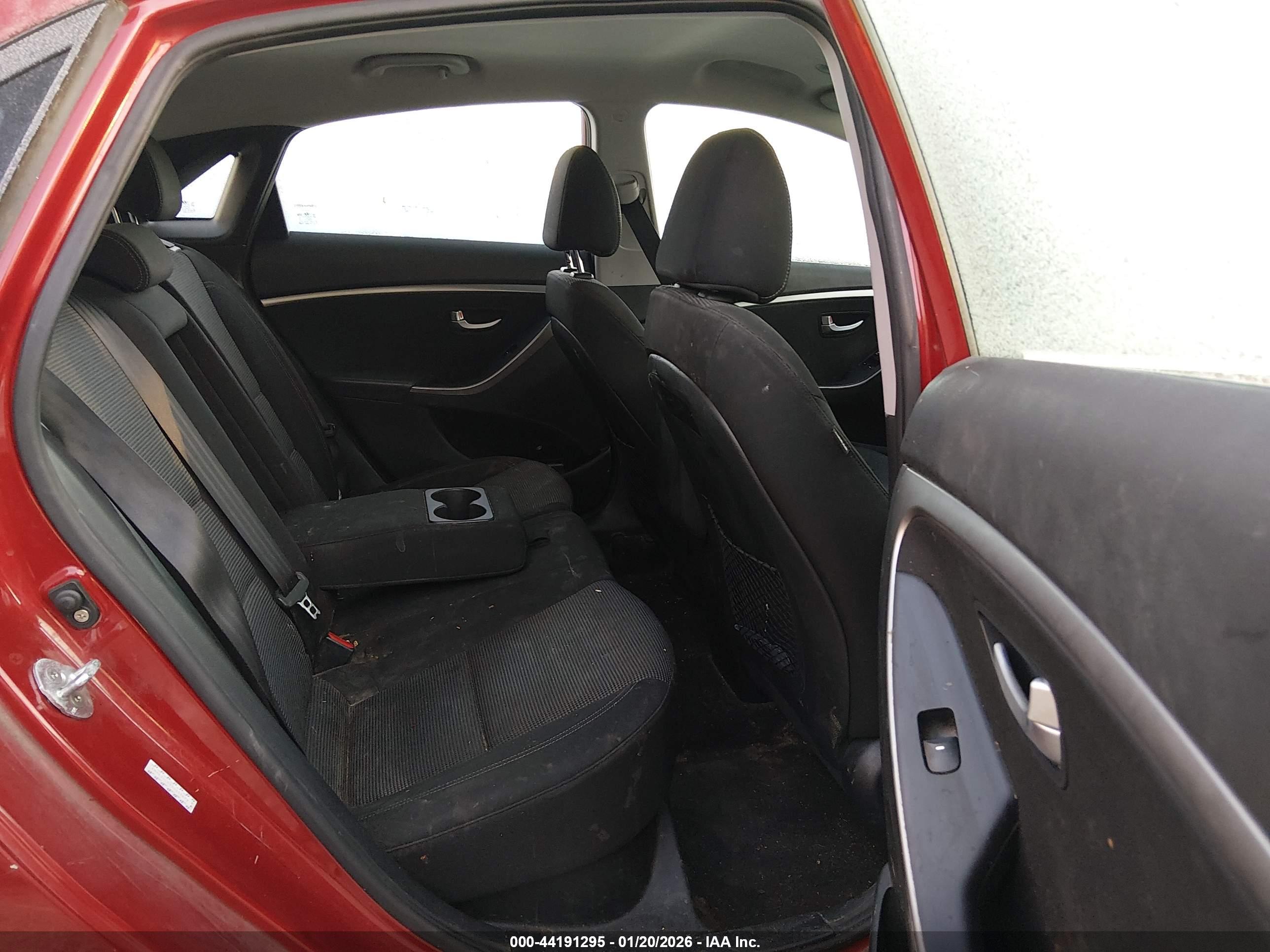 HYUNDAI ELANTRA image 8