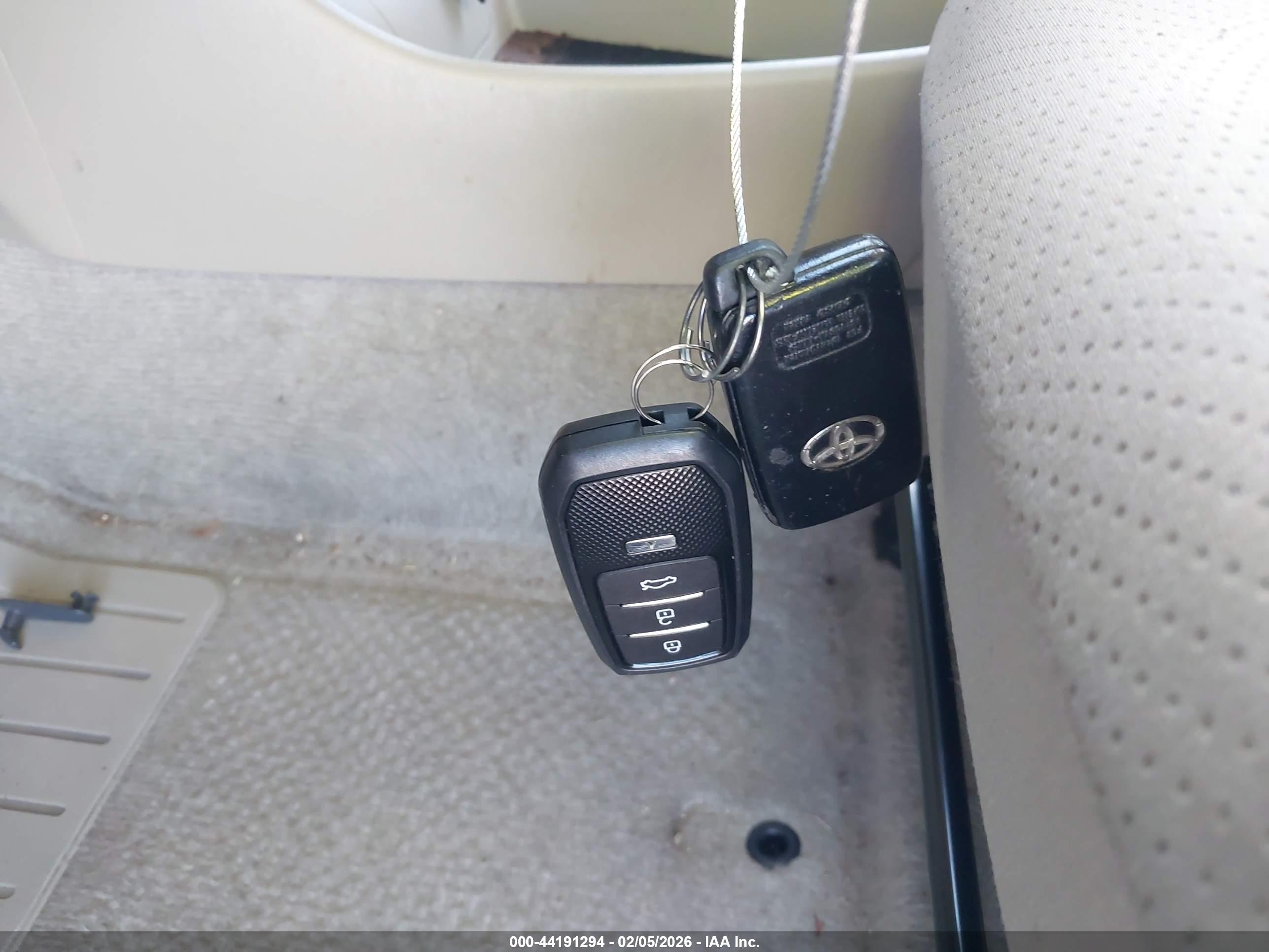 TOYOTA PRIUS image 11