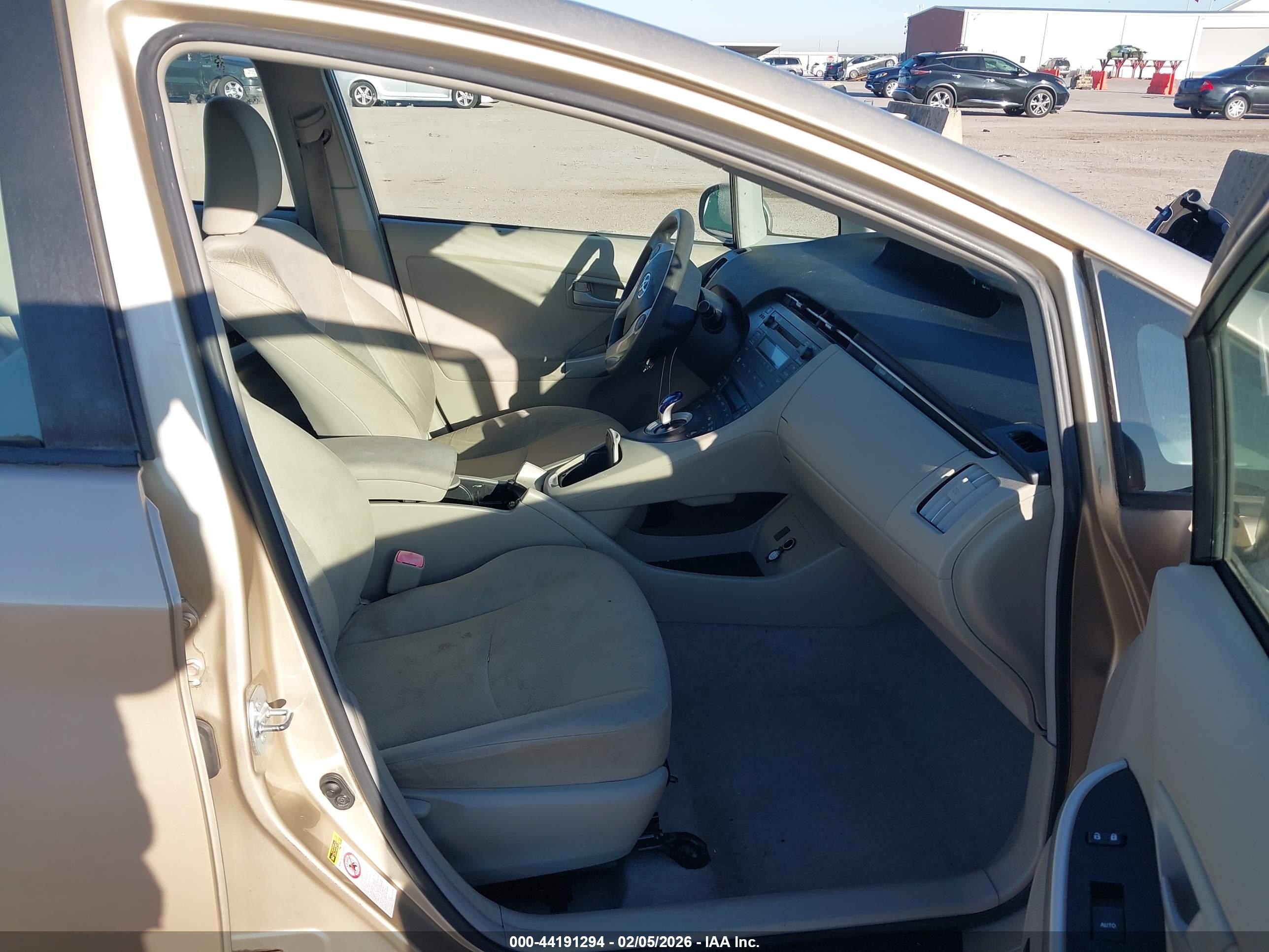 TOYOTA PRIUS image 5