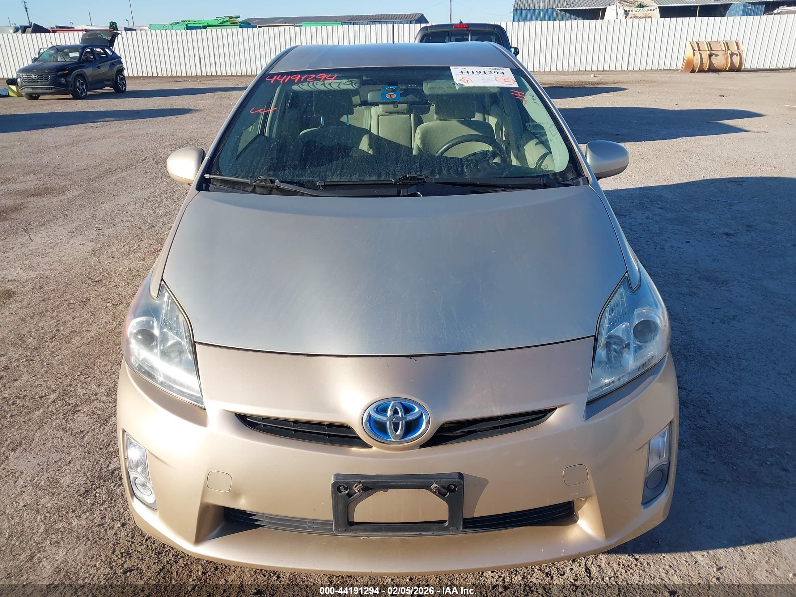TOYOTA PRIUS image 6