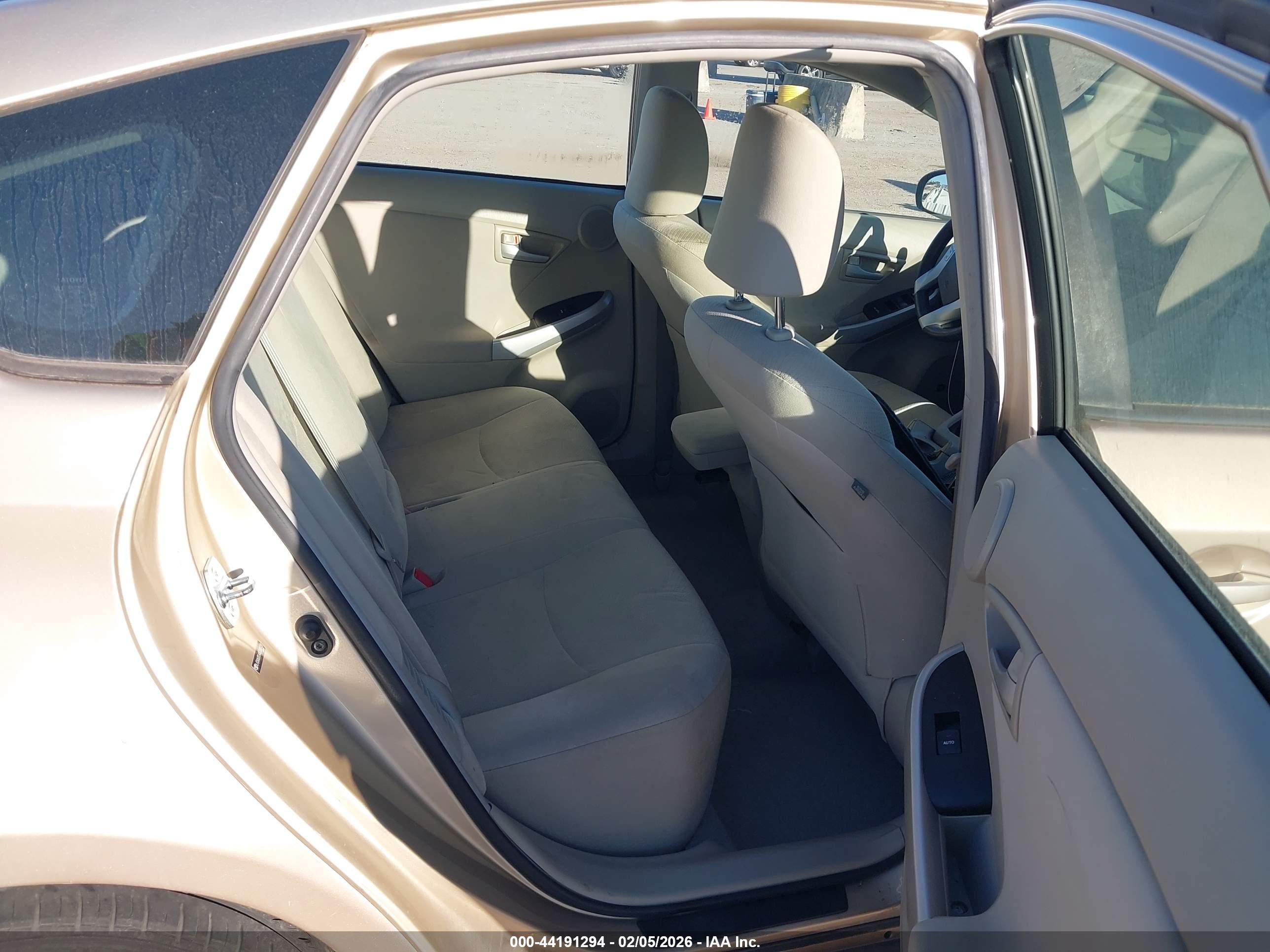 TOYOTA PRIUS image 8