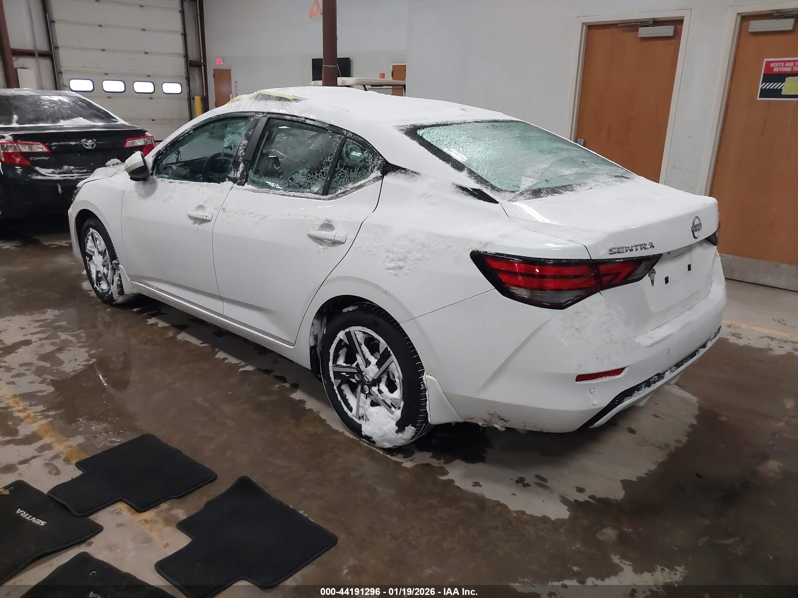 NISSAN SENTRA image 3