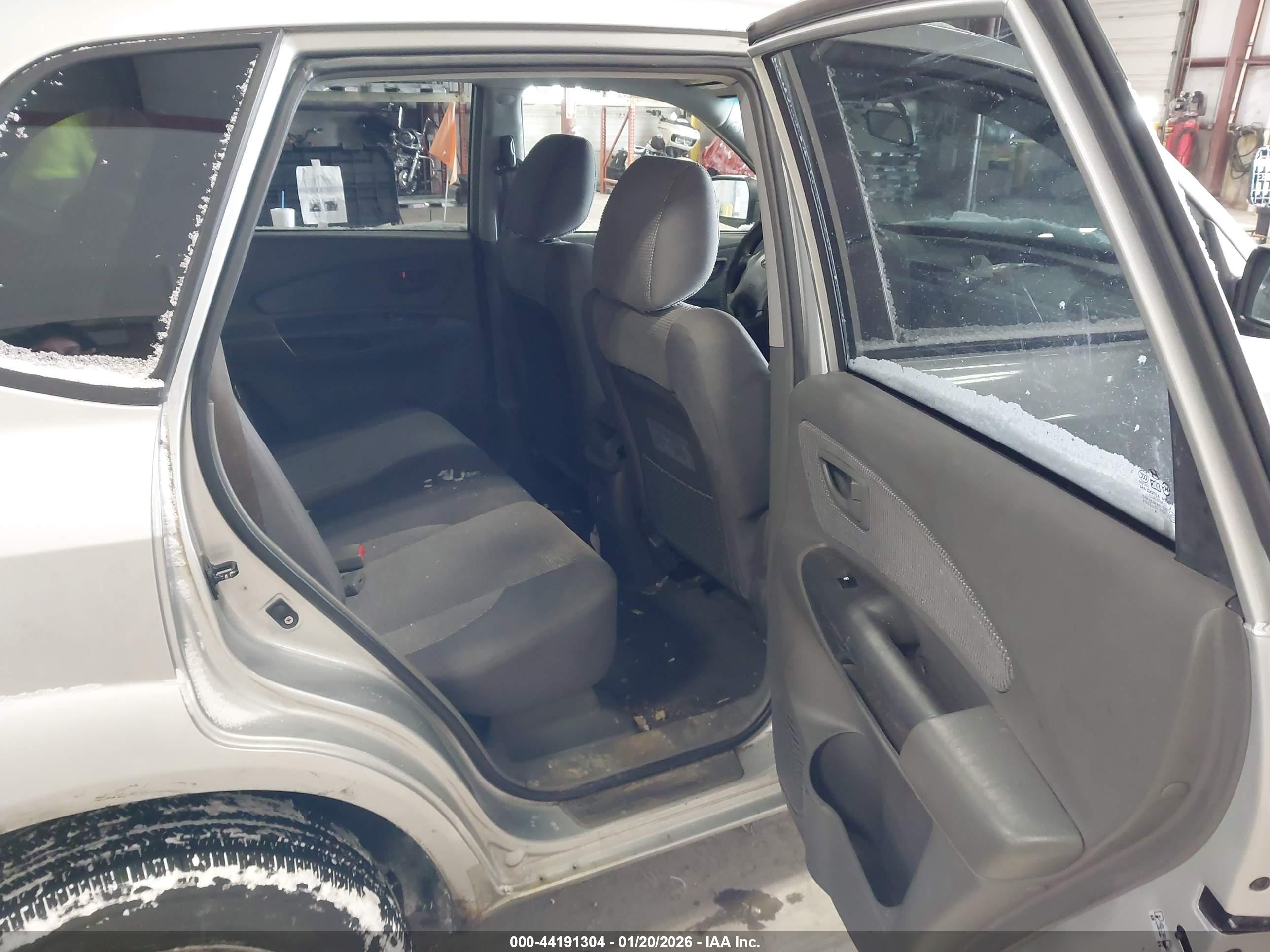 HYUNDAI TUCSON image 8