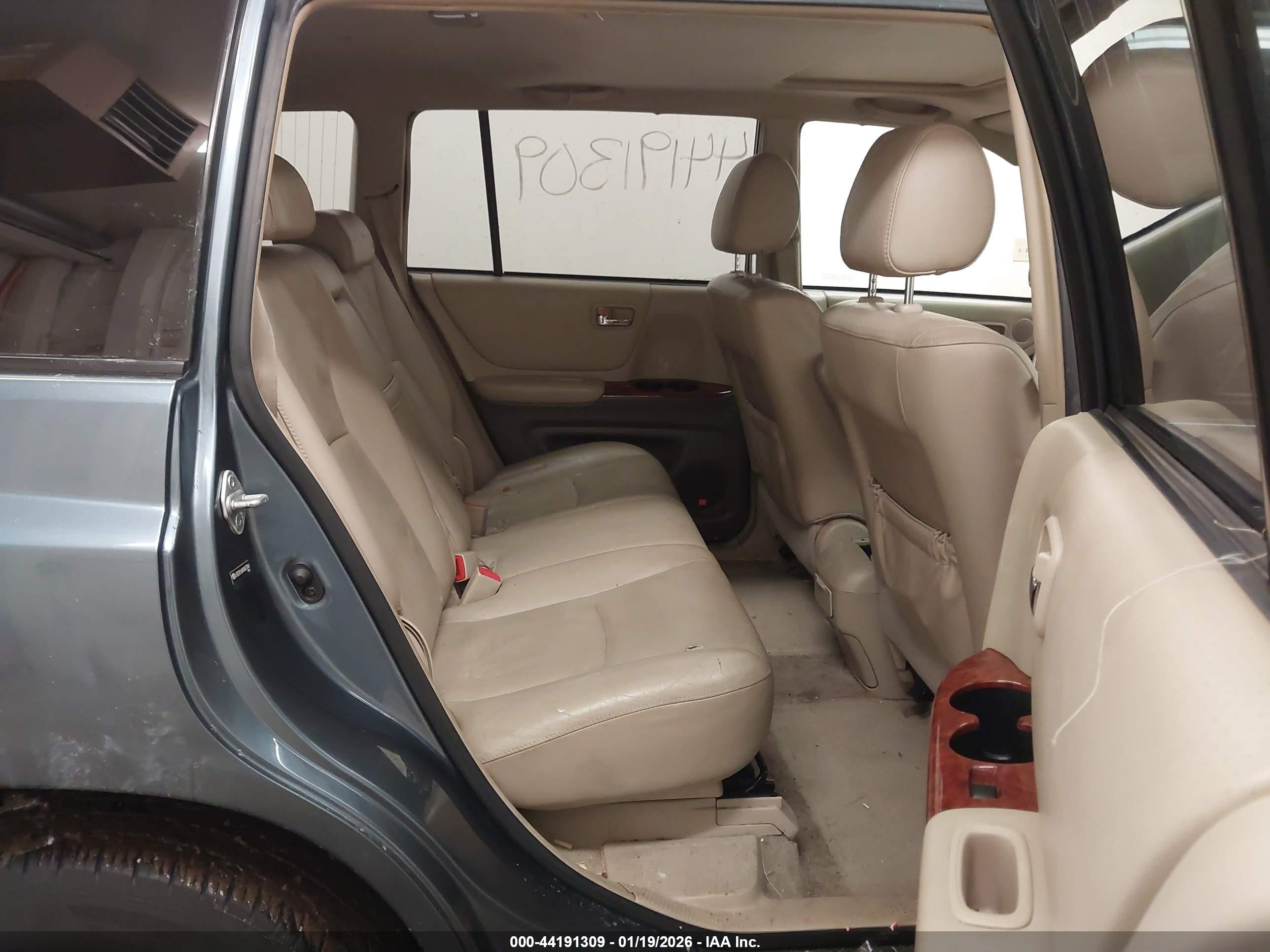 TOYOTA HIGHLANDER image 8