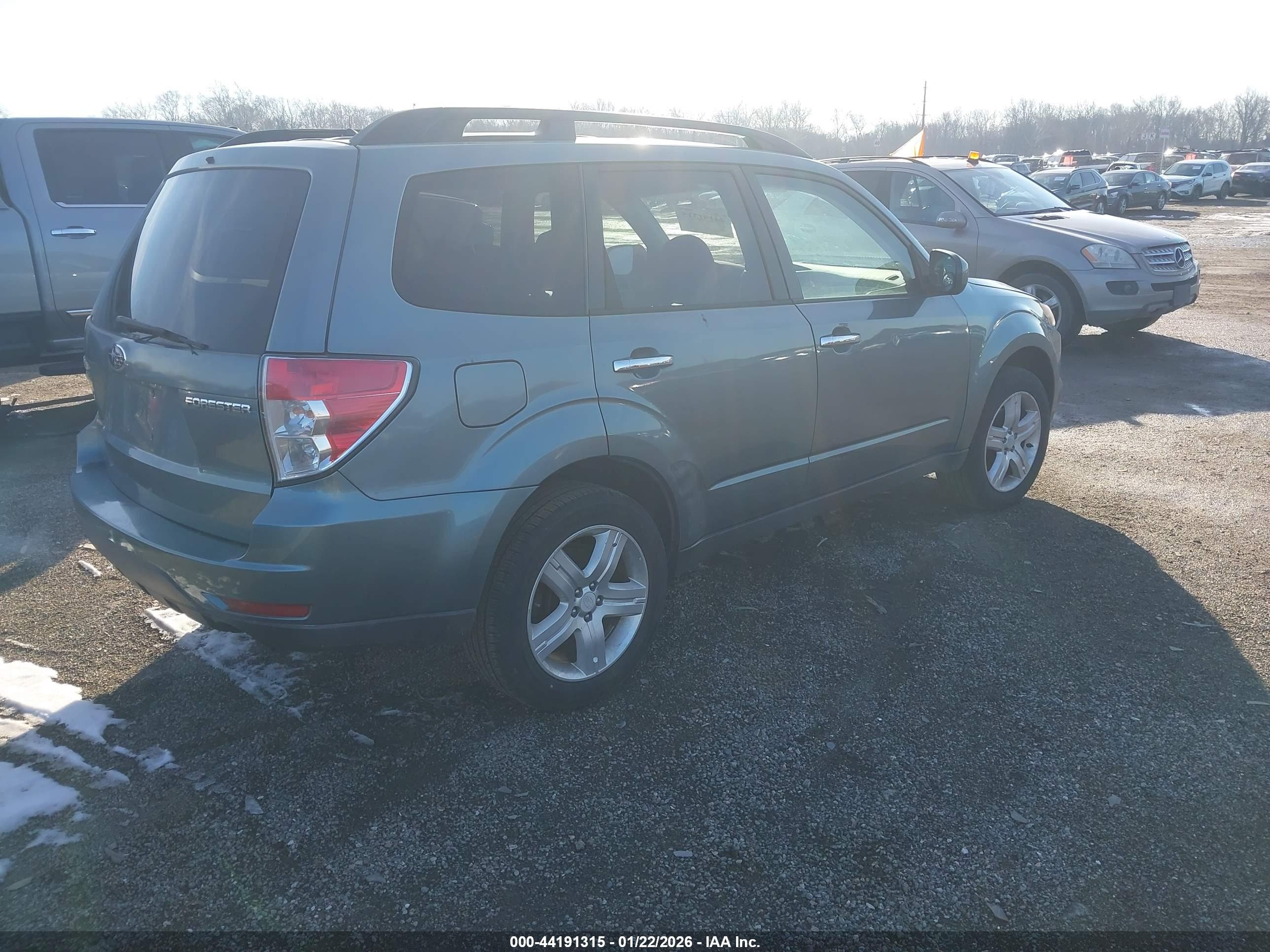 SUBARU FORESTER image 4