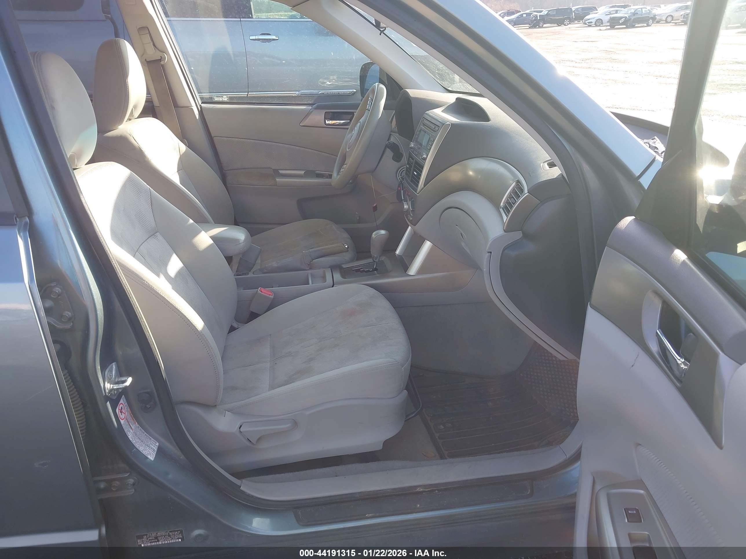 SUBARU FORESTER image 5