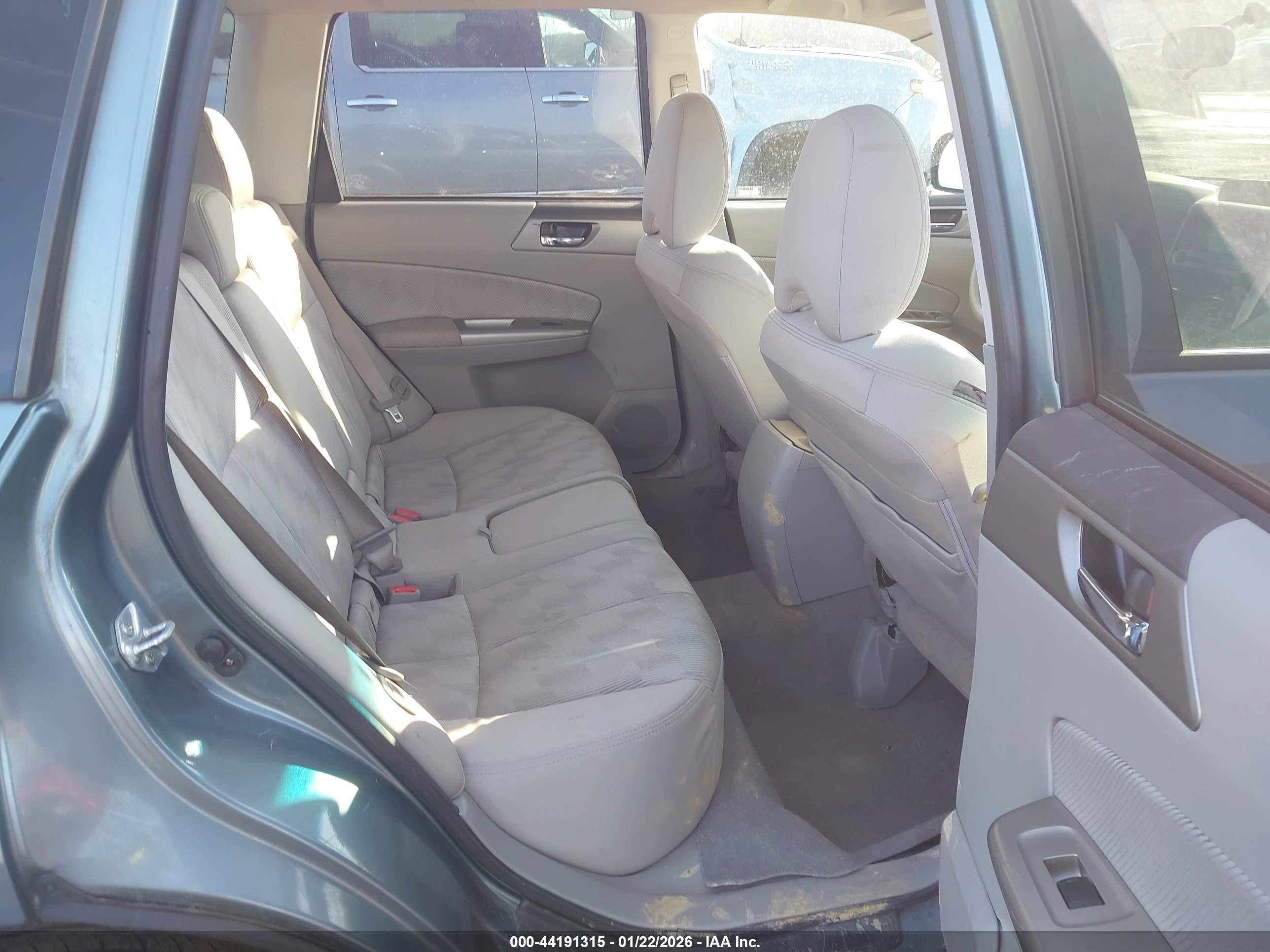 SUBARU FORESTER image 8