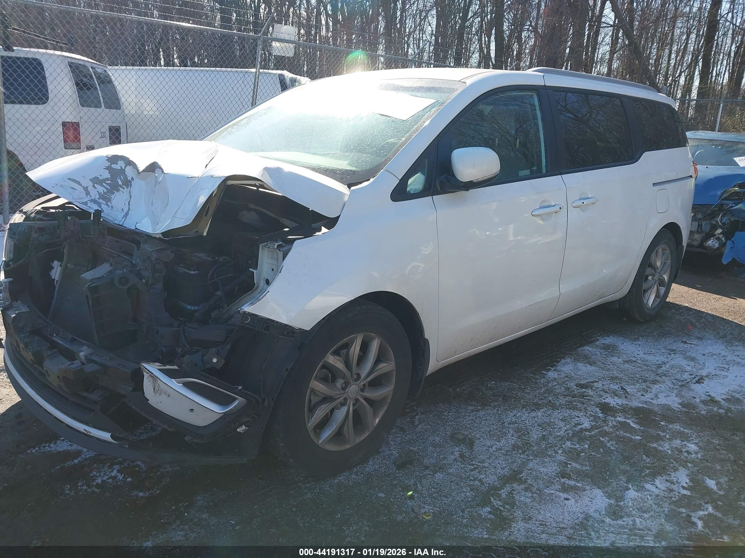 KIA SEDONA image 2