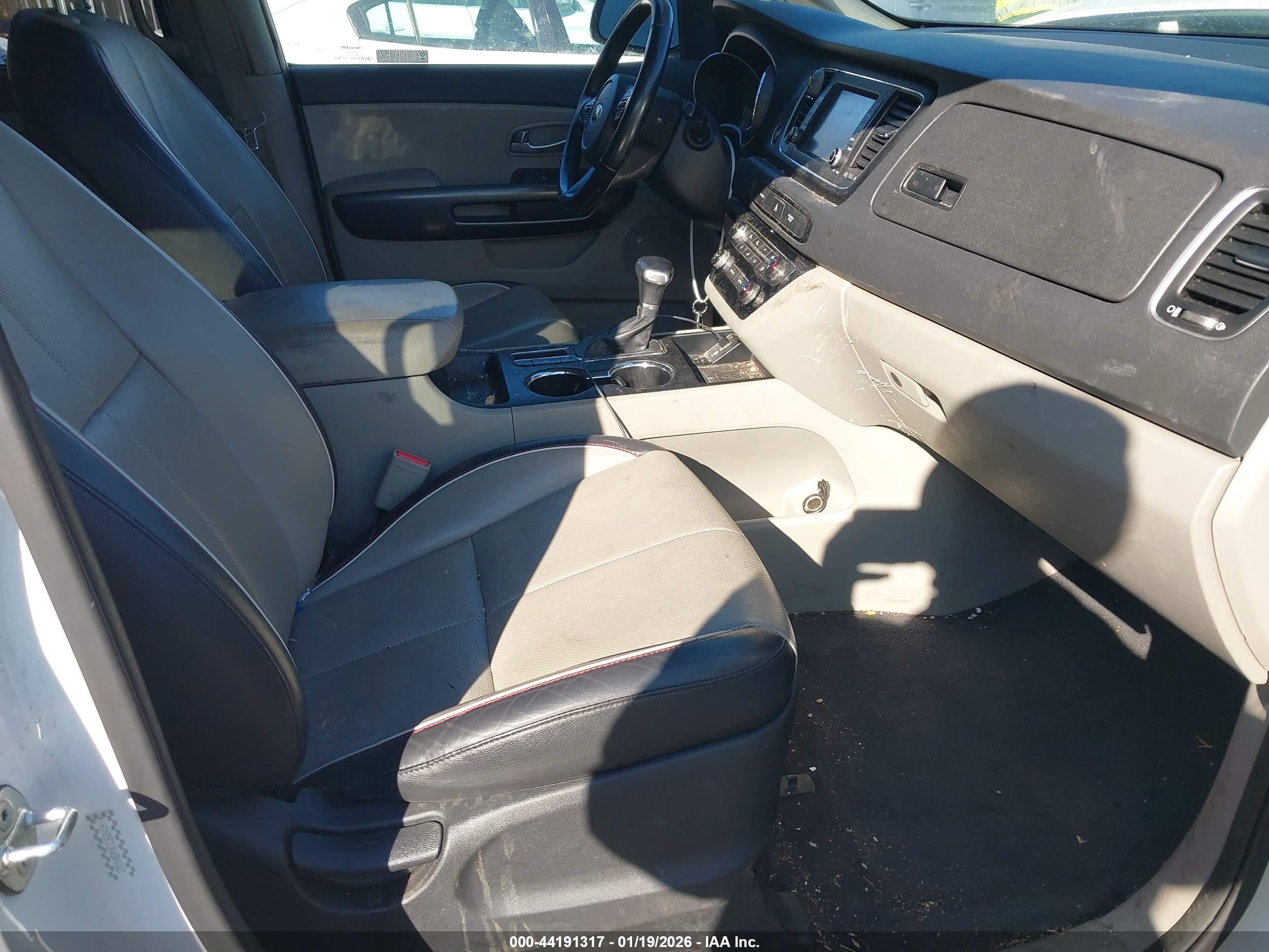 KIA SEDONA image 5
