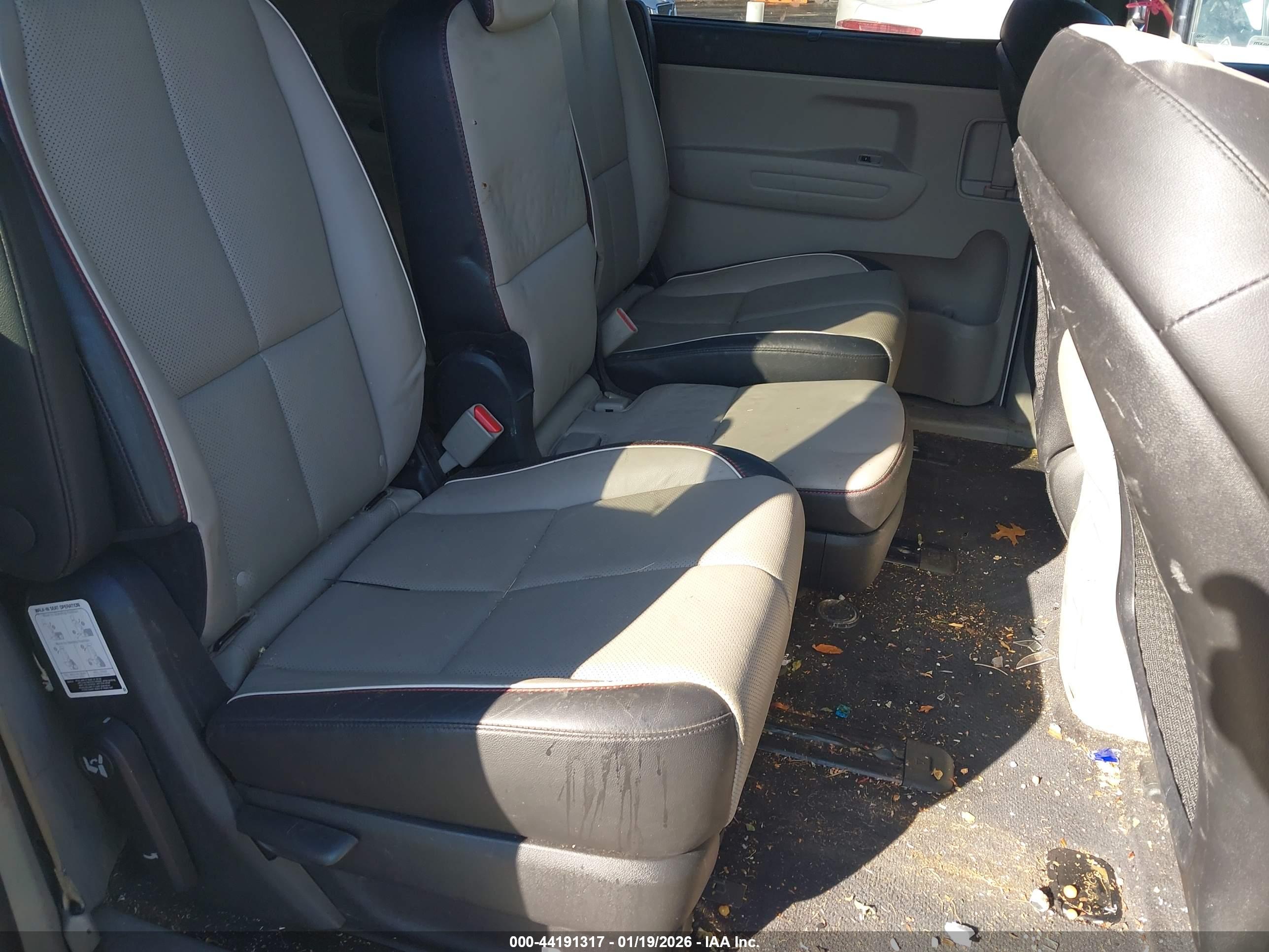 KIA SEDONA image 8