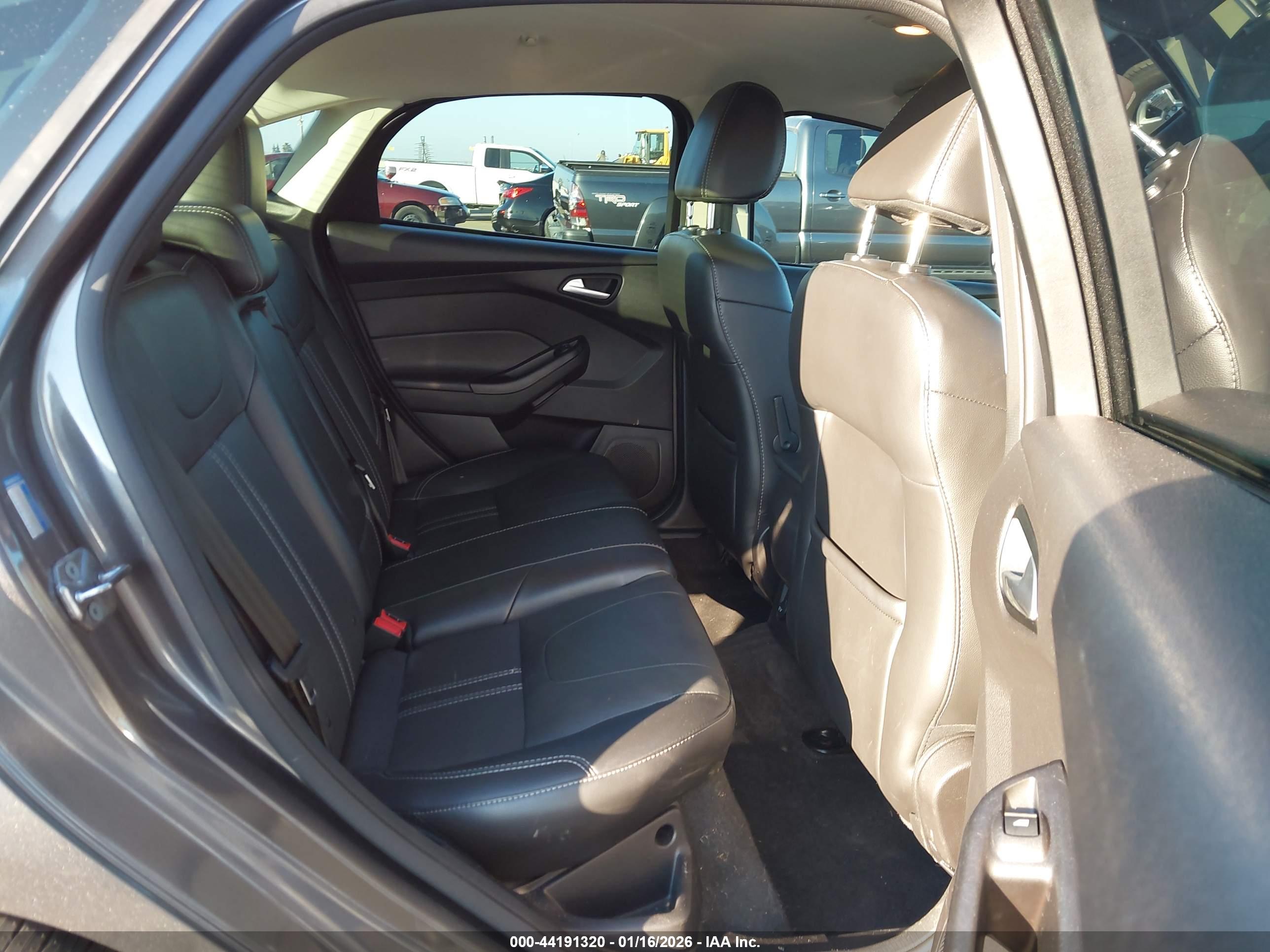 FORD FOCUS image 8