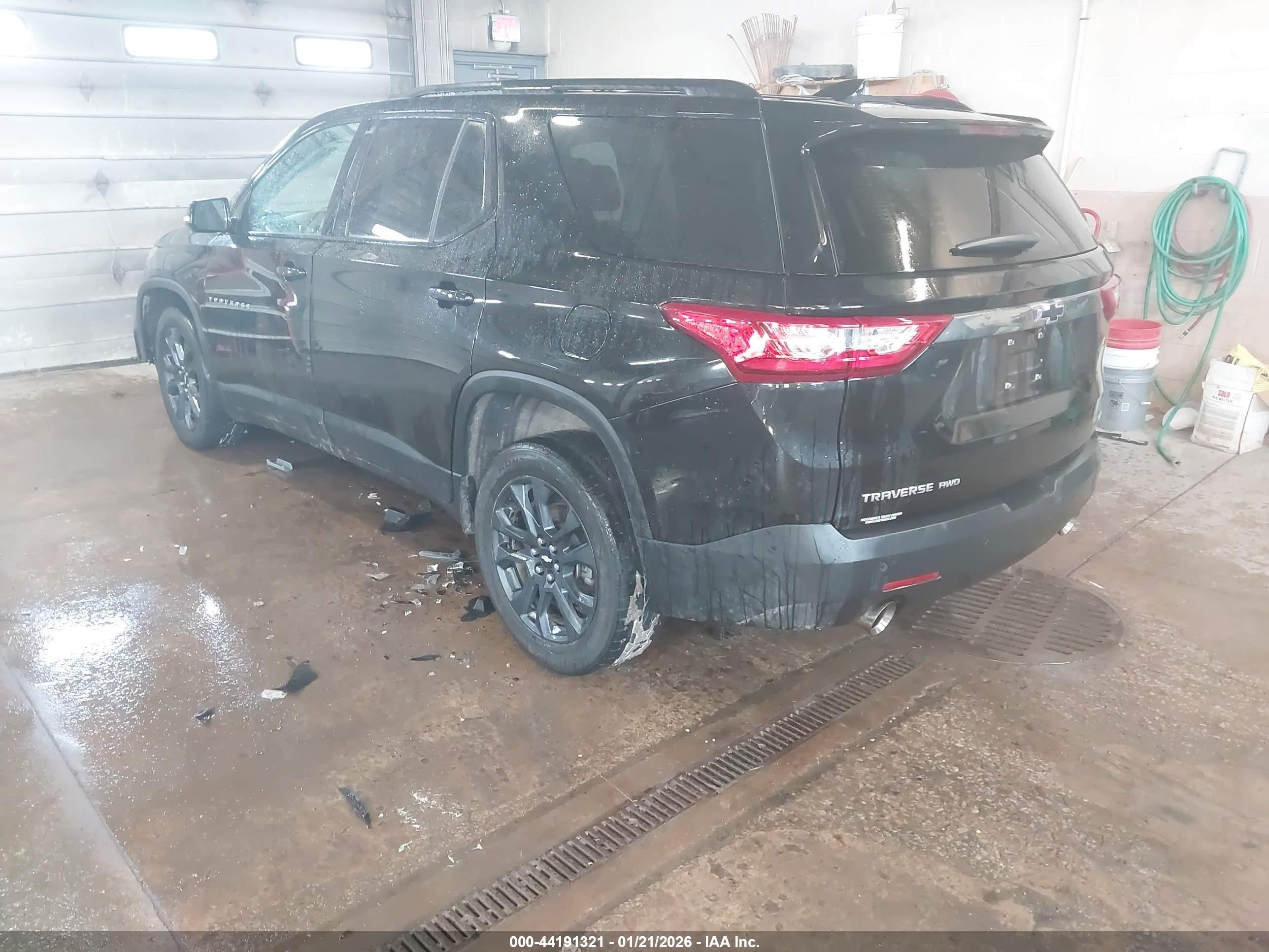 CHEVROLET TRAVERSE image 3