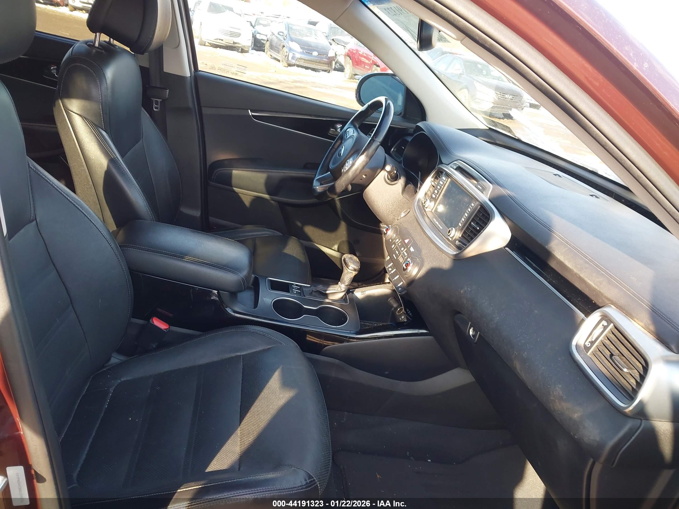 KIA SORENTO image 5