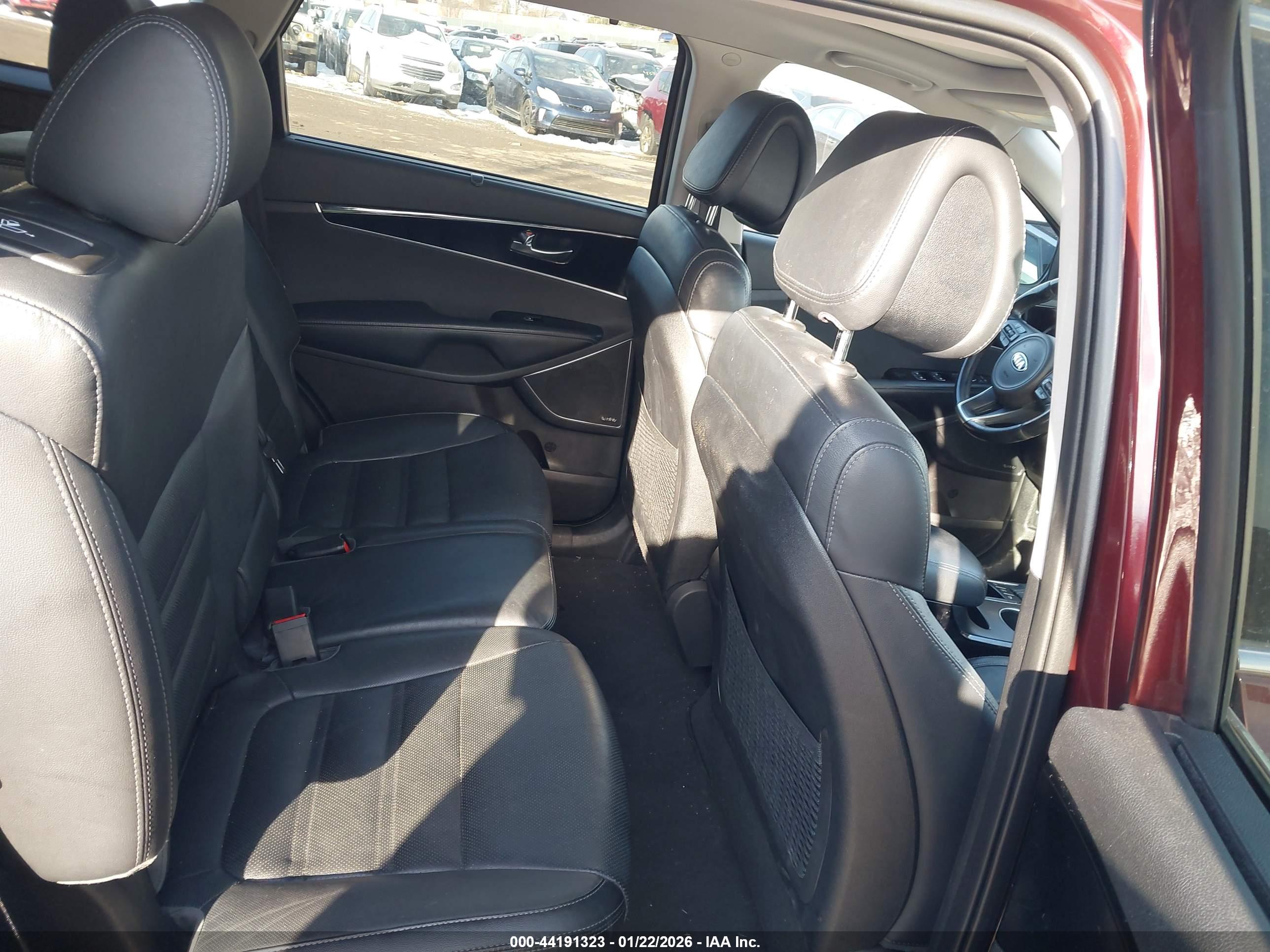 KIA SORENTO image 8