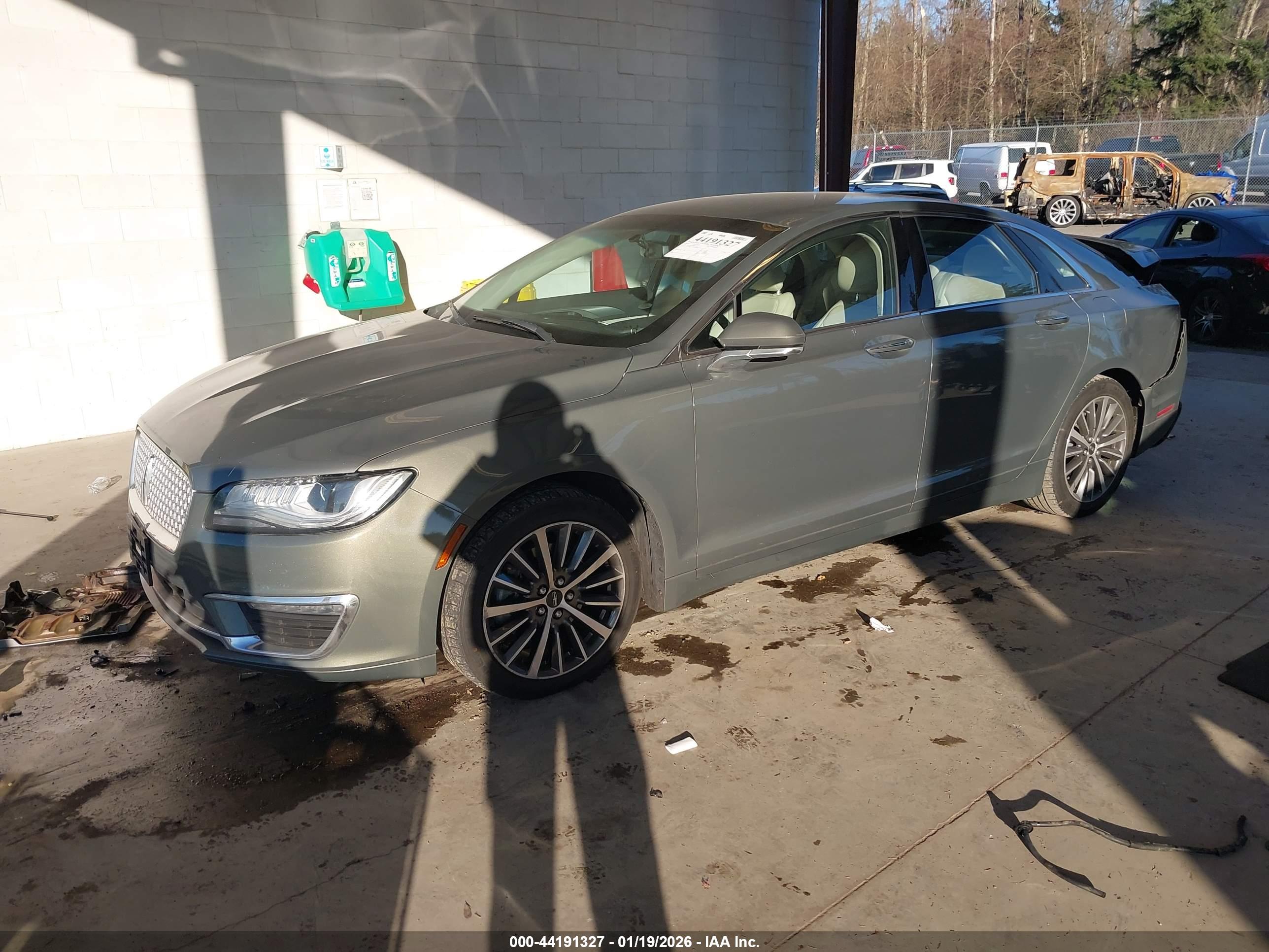 LINCOLN MKZ image 2