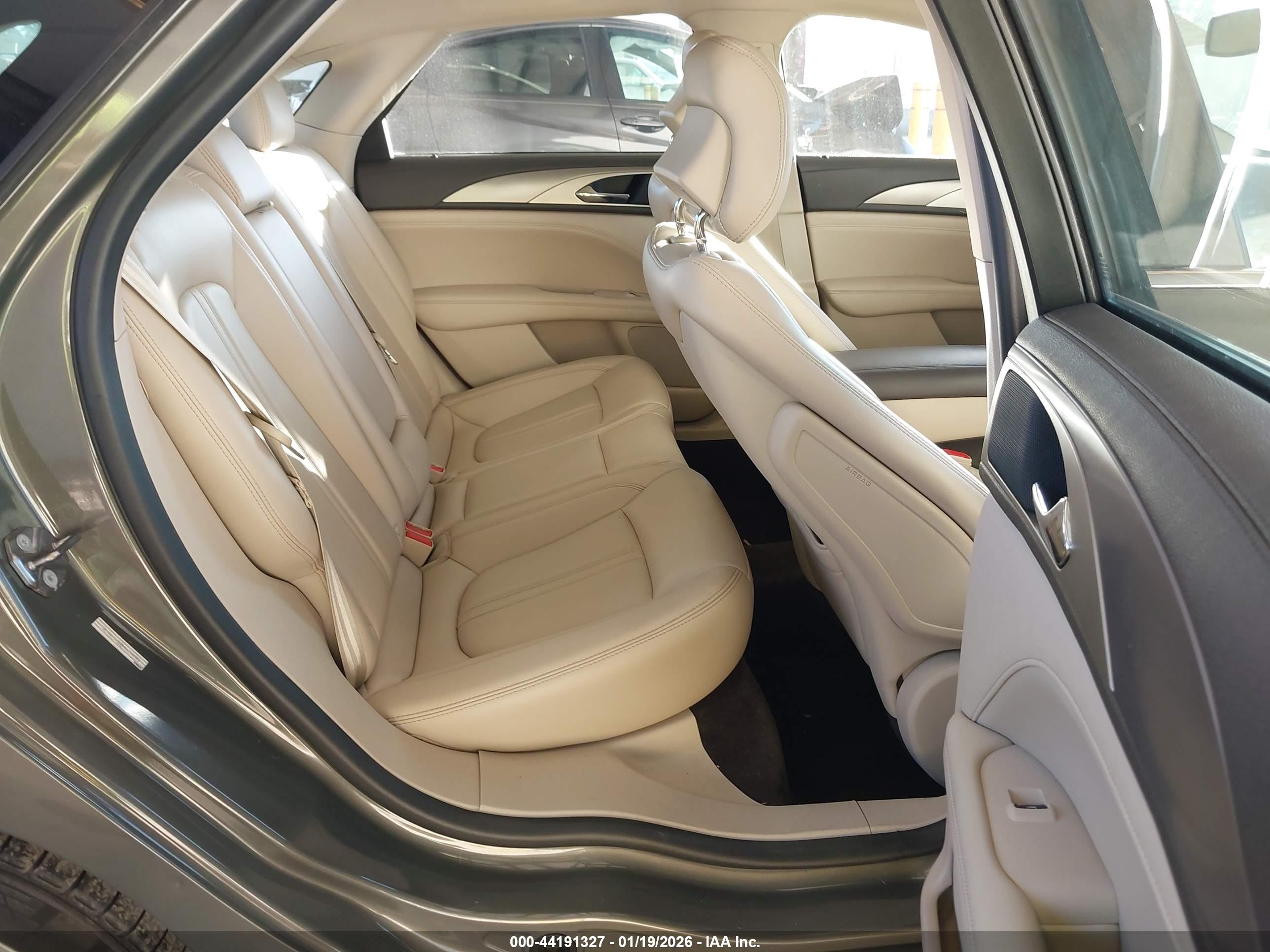 LINCOLN MKZ image 8