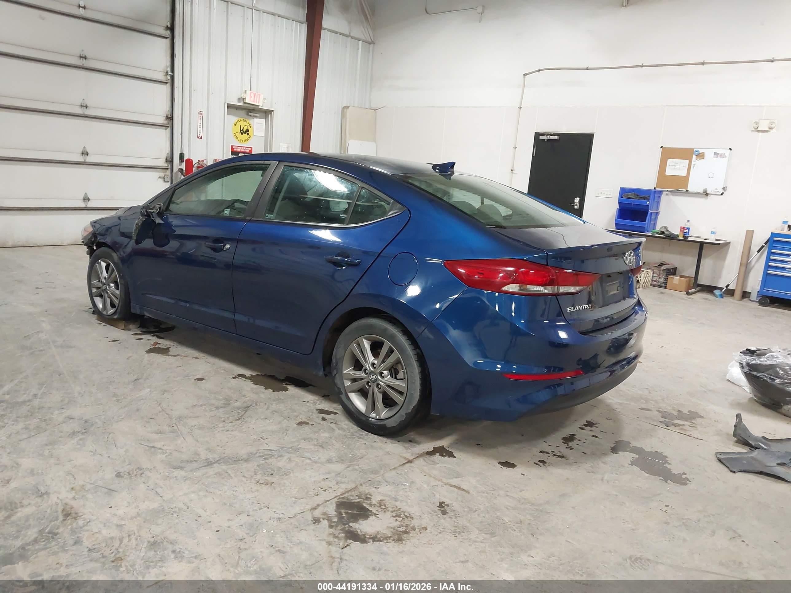 HYUNDAI ELANTRA image 3