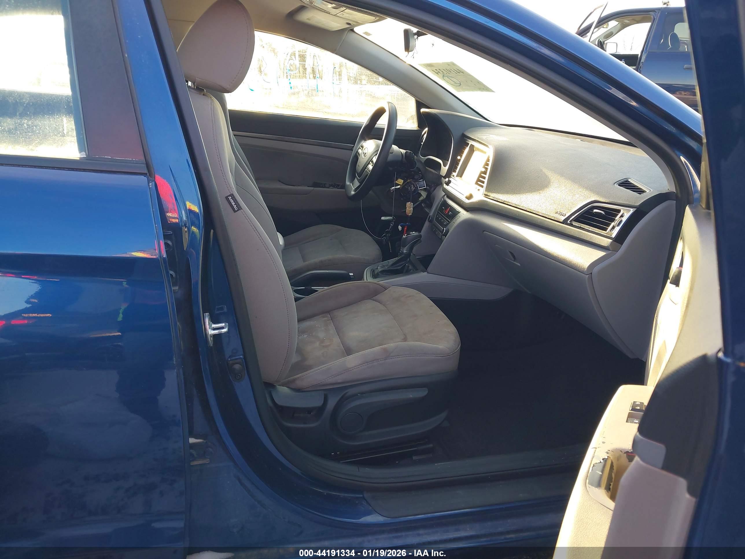HYUNDAI ELANTRA image 5