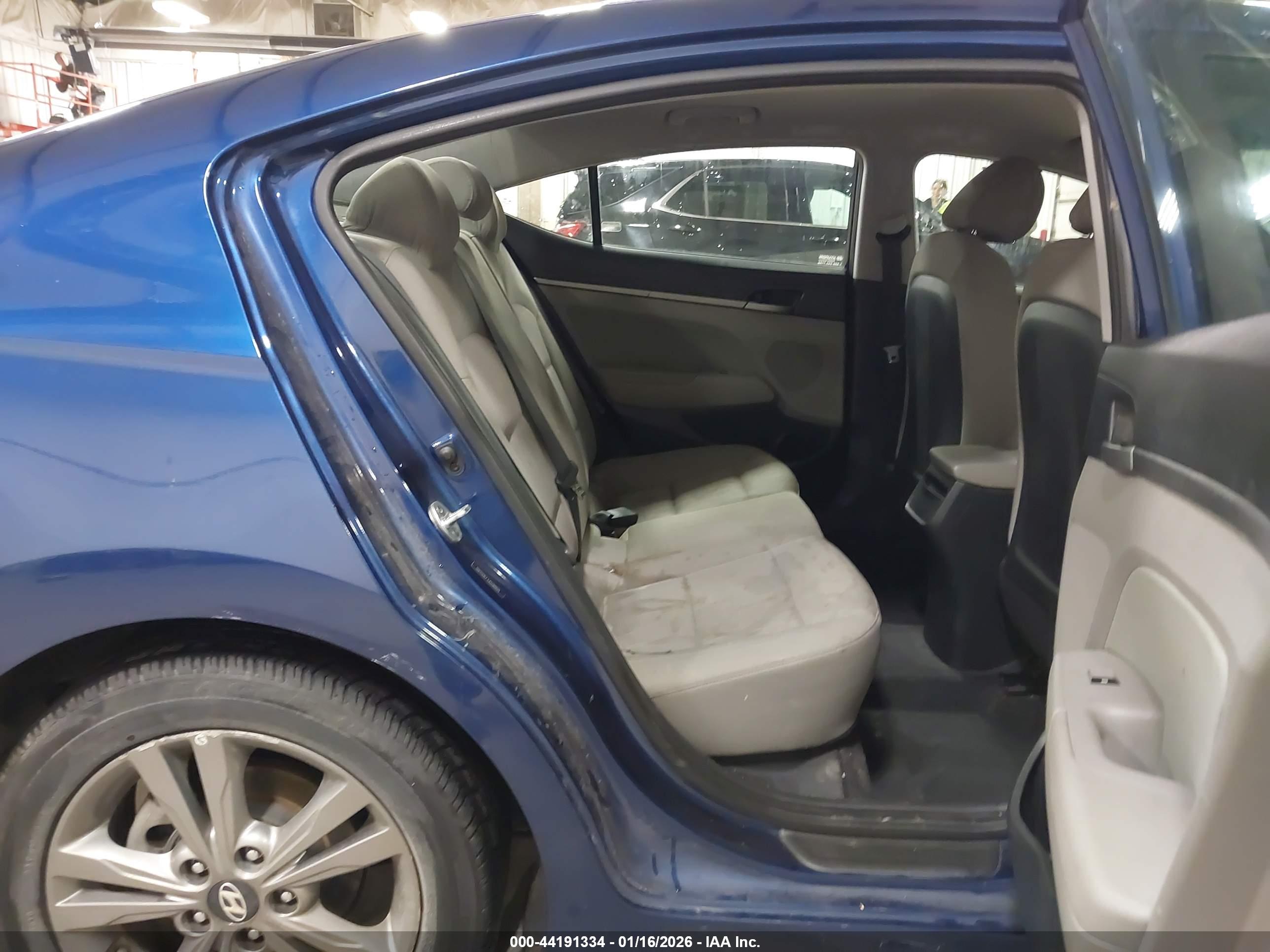 HYUNDAI ELANTRA image 8