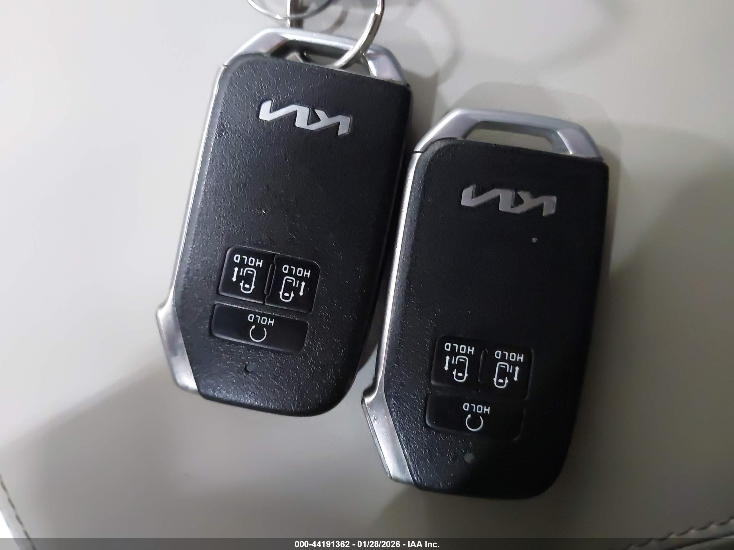 KIA CARNIVAL image 11