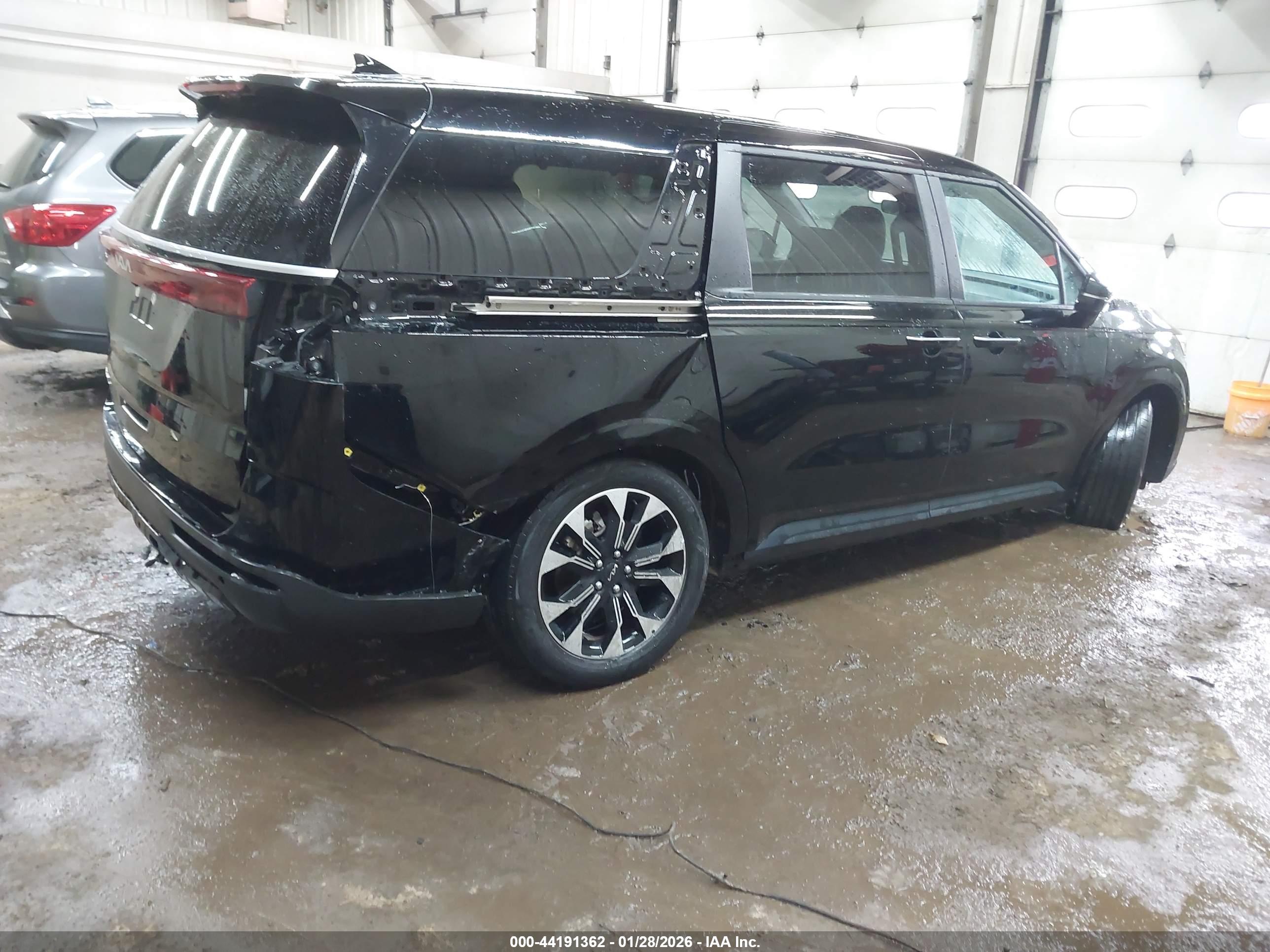 KIA CARNIVAL image 4