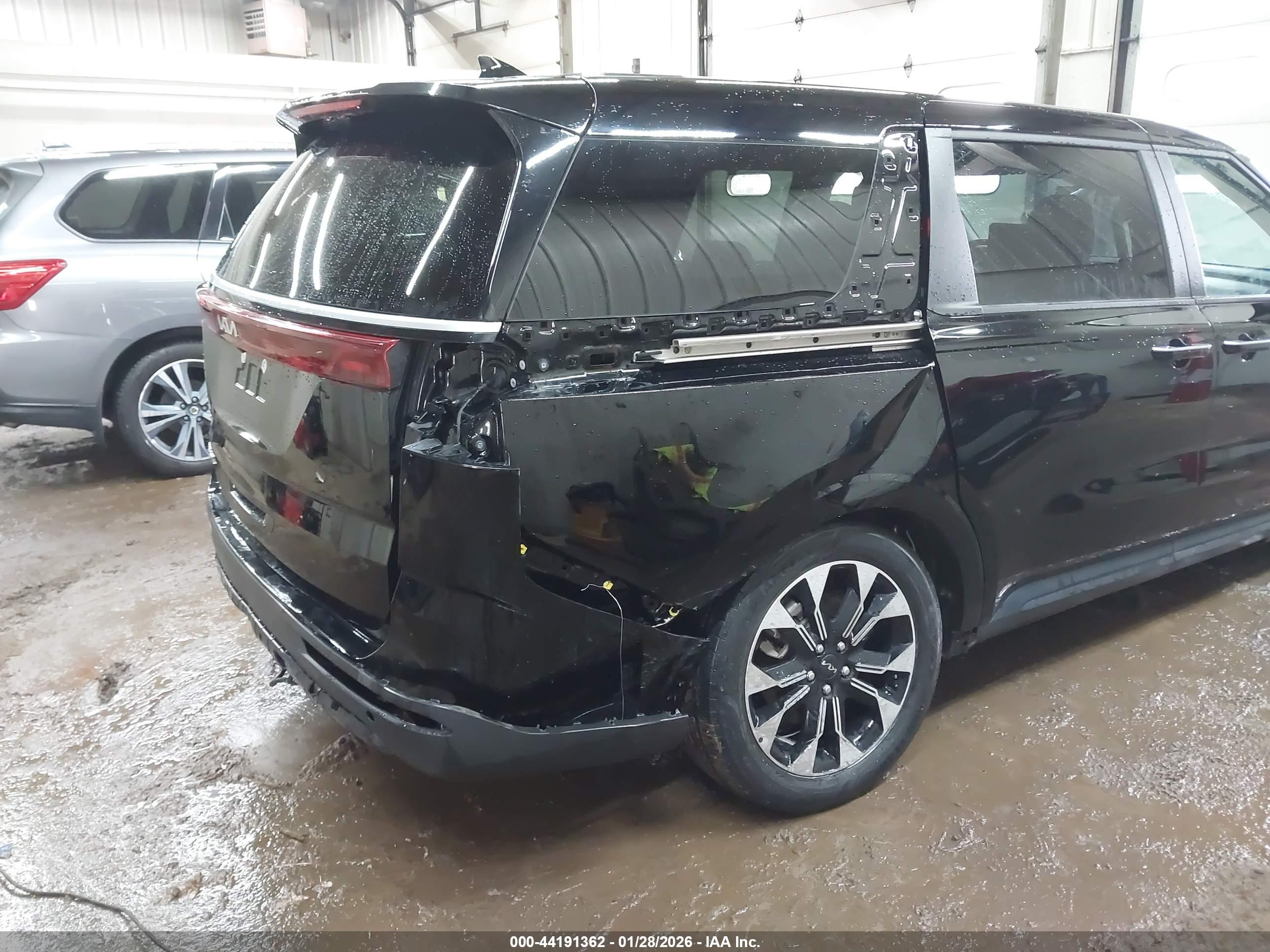 KIA CARNIVAL image 6