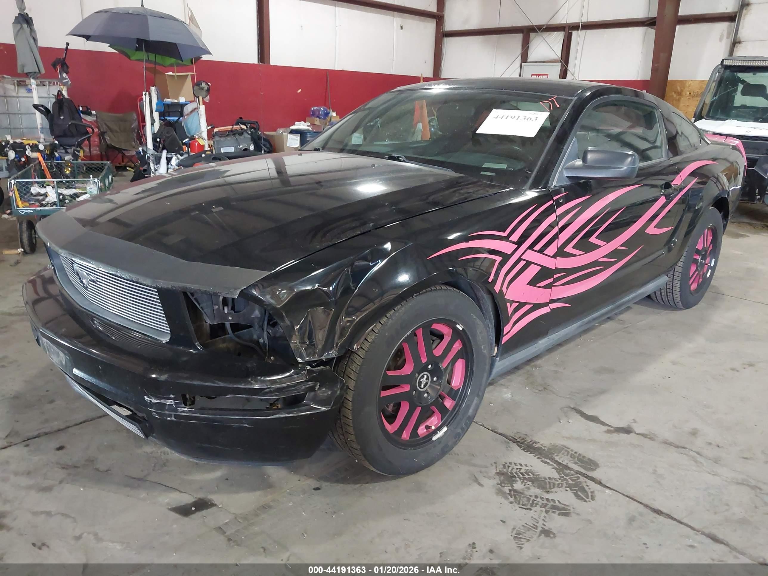 FORD MUSTANG image 2