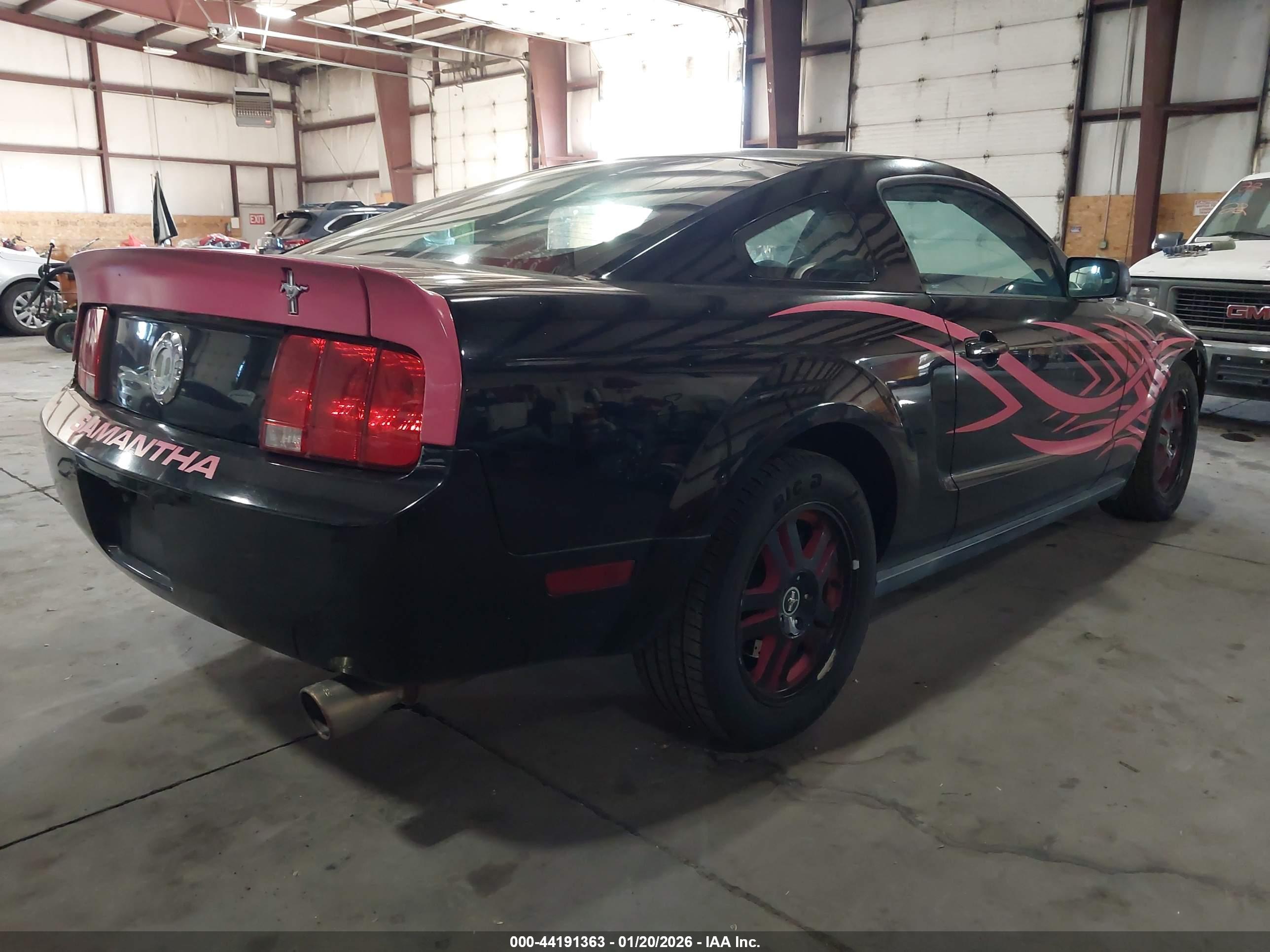 FORD MUSTANG image 4