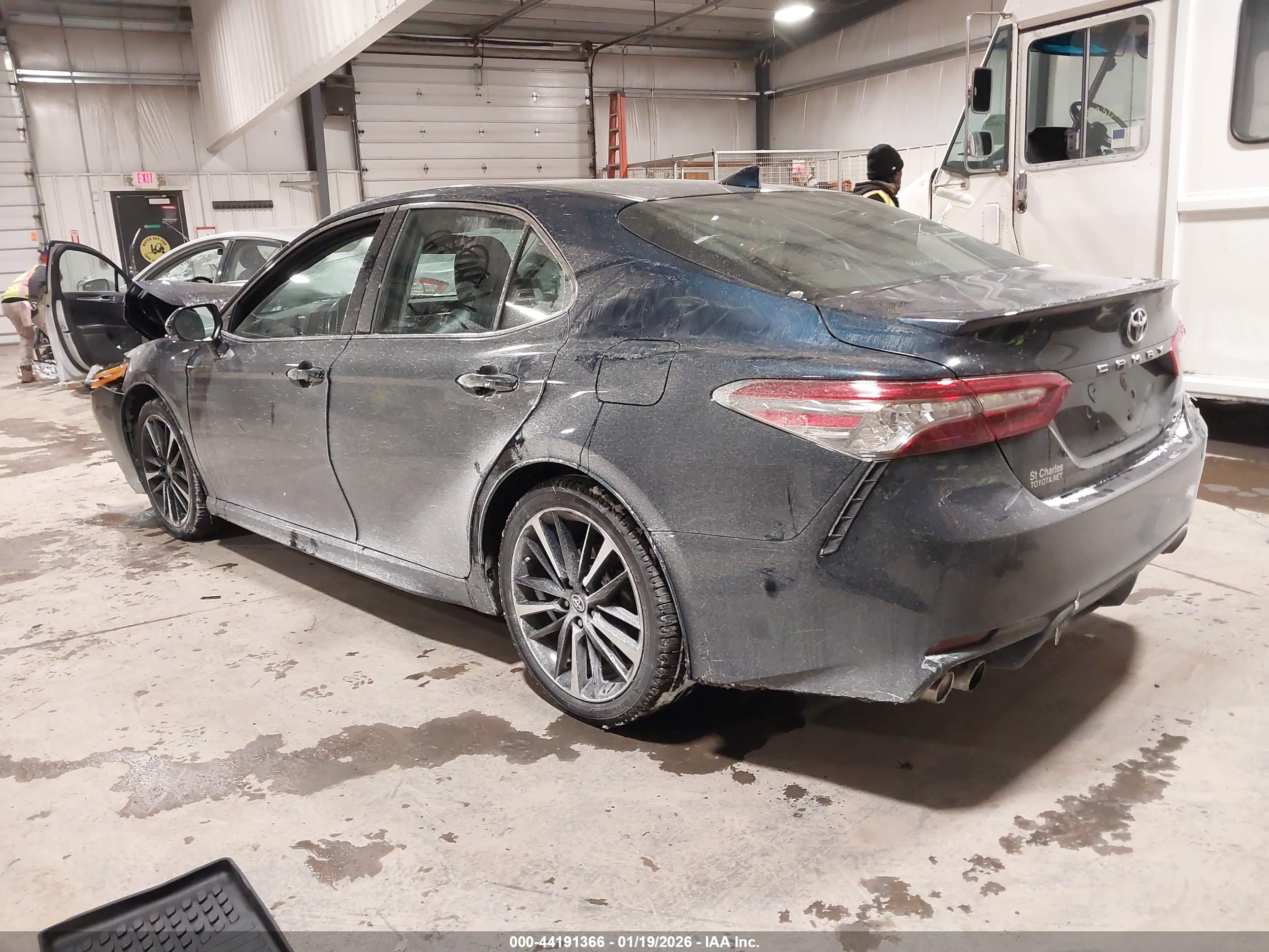 TOYOTA CAMRY image 3