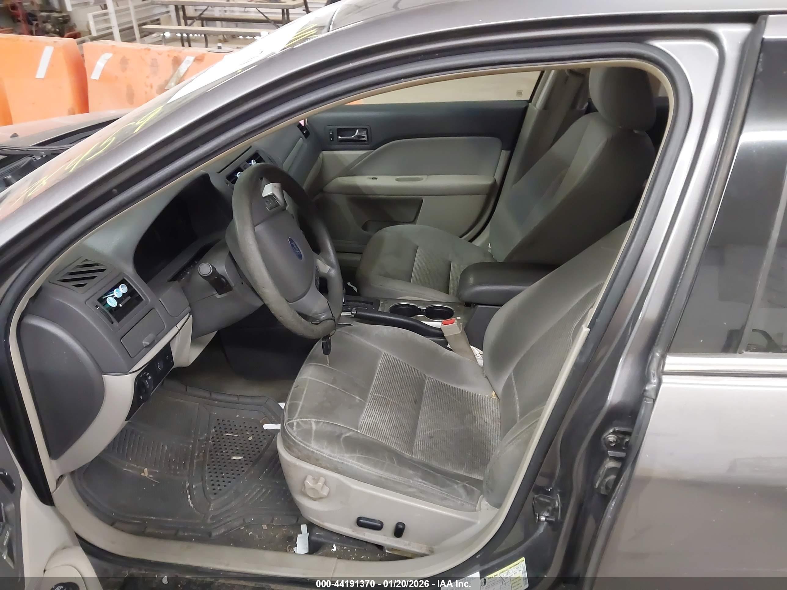 FORD FUSION image 10