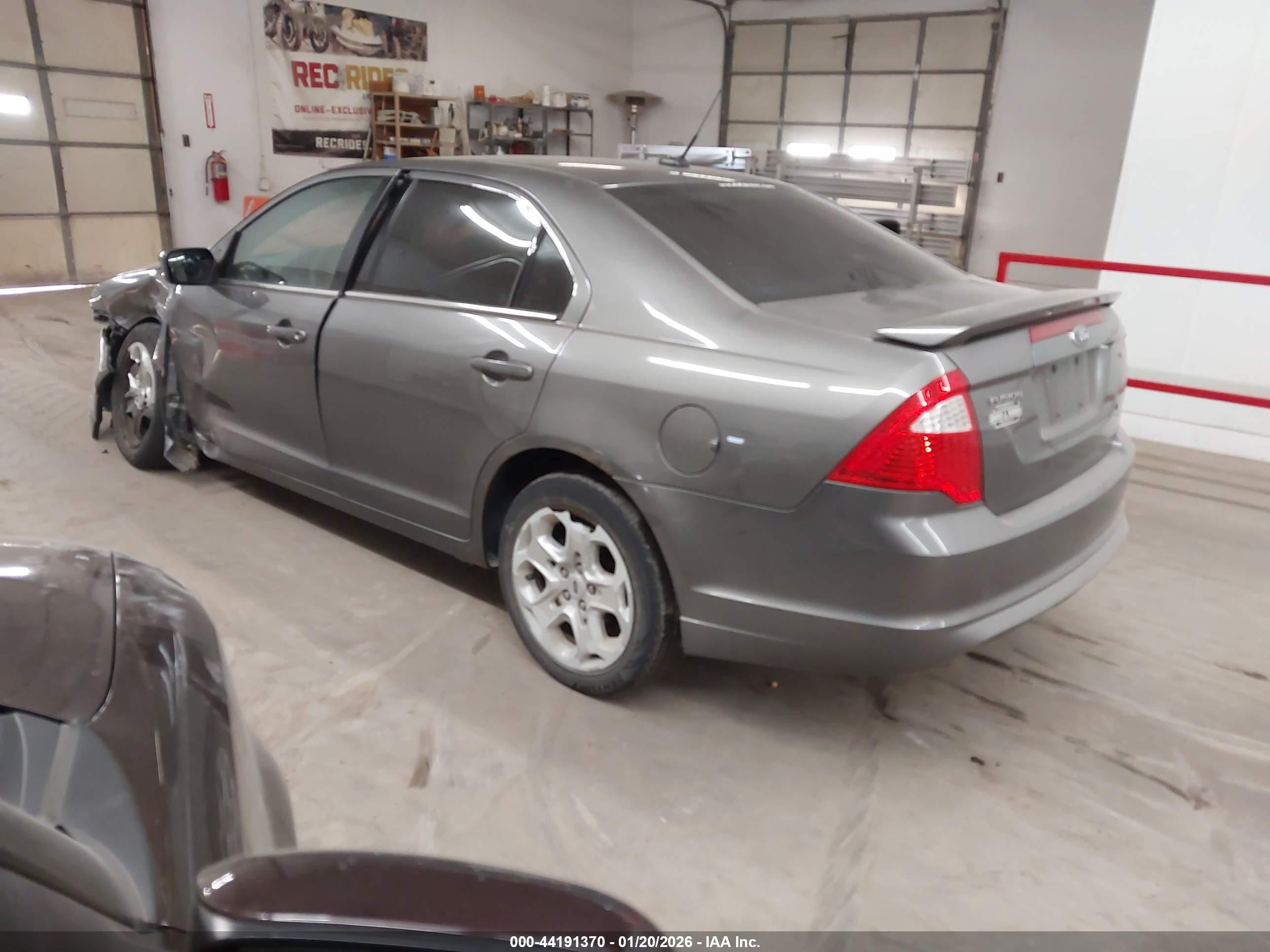 FORD FUSION image 3