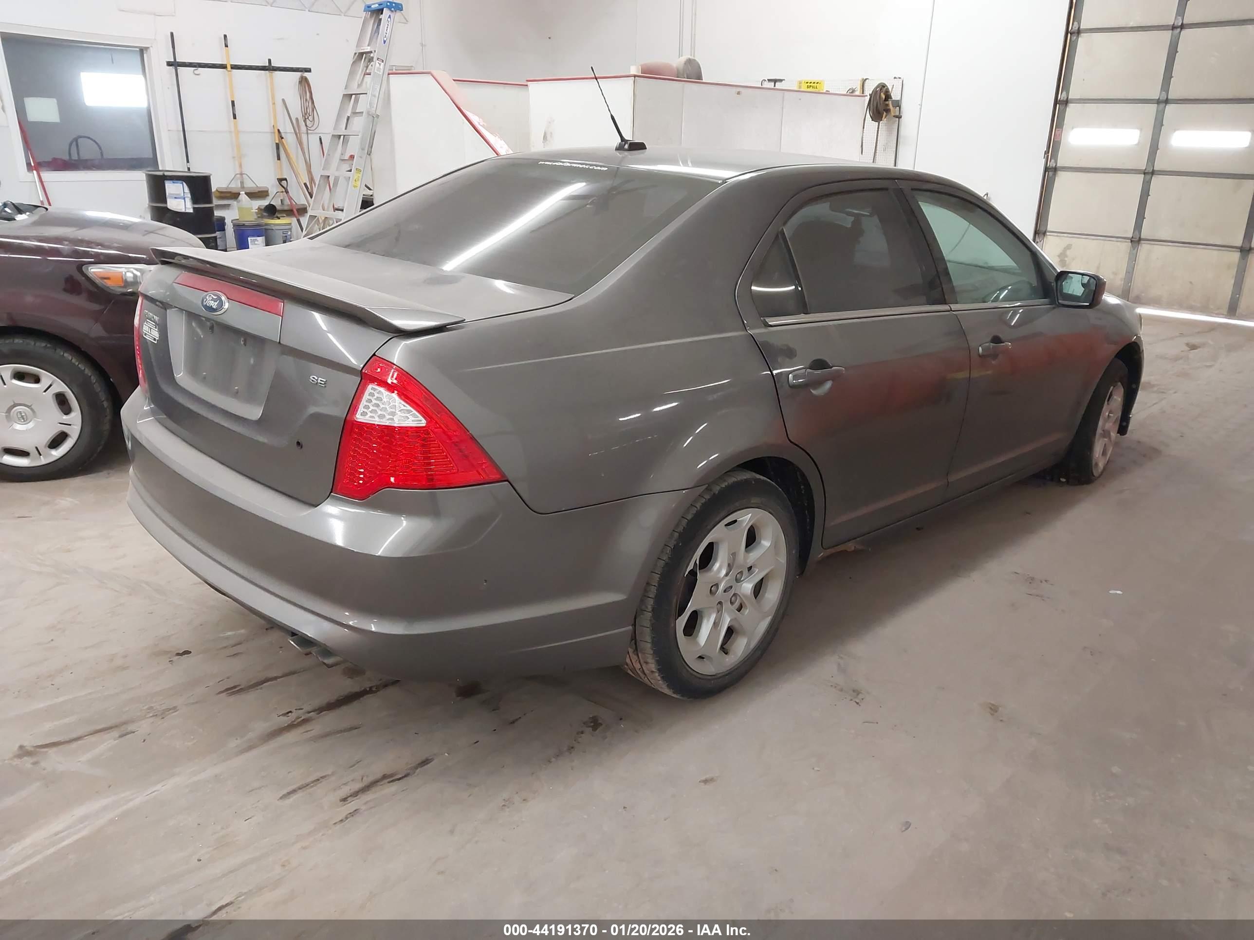 FORD FUSION image 4